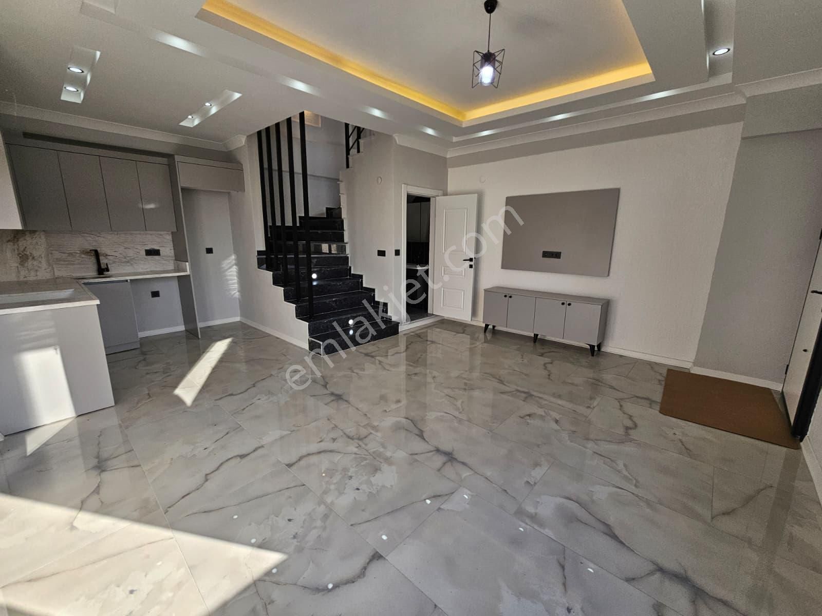 Deniz'den 3+1 , Merkezi Konumda, Geniş Bahçeli Tripleks Villa - Görsel 10