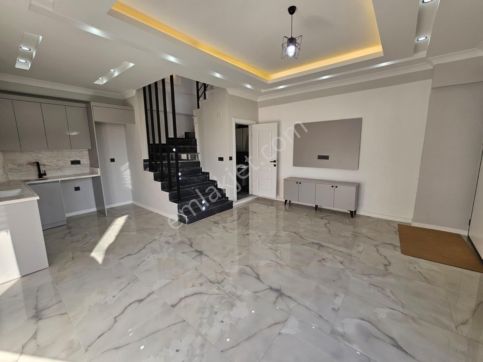 Deniz'den 3+1 , Merkezi Konumda, Geniş Bahçeli Tripleks Villa - Görsel 14