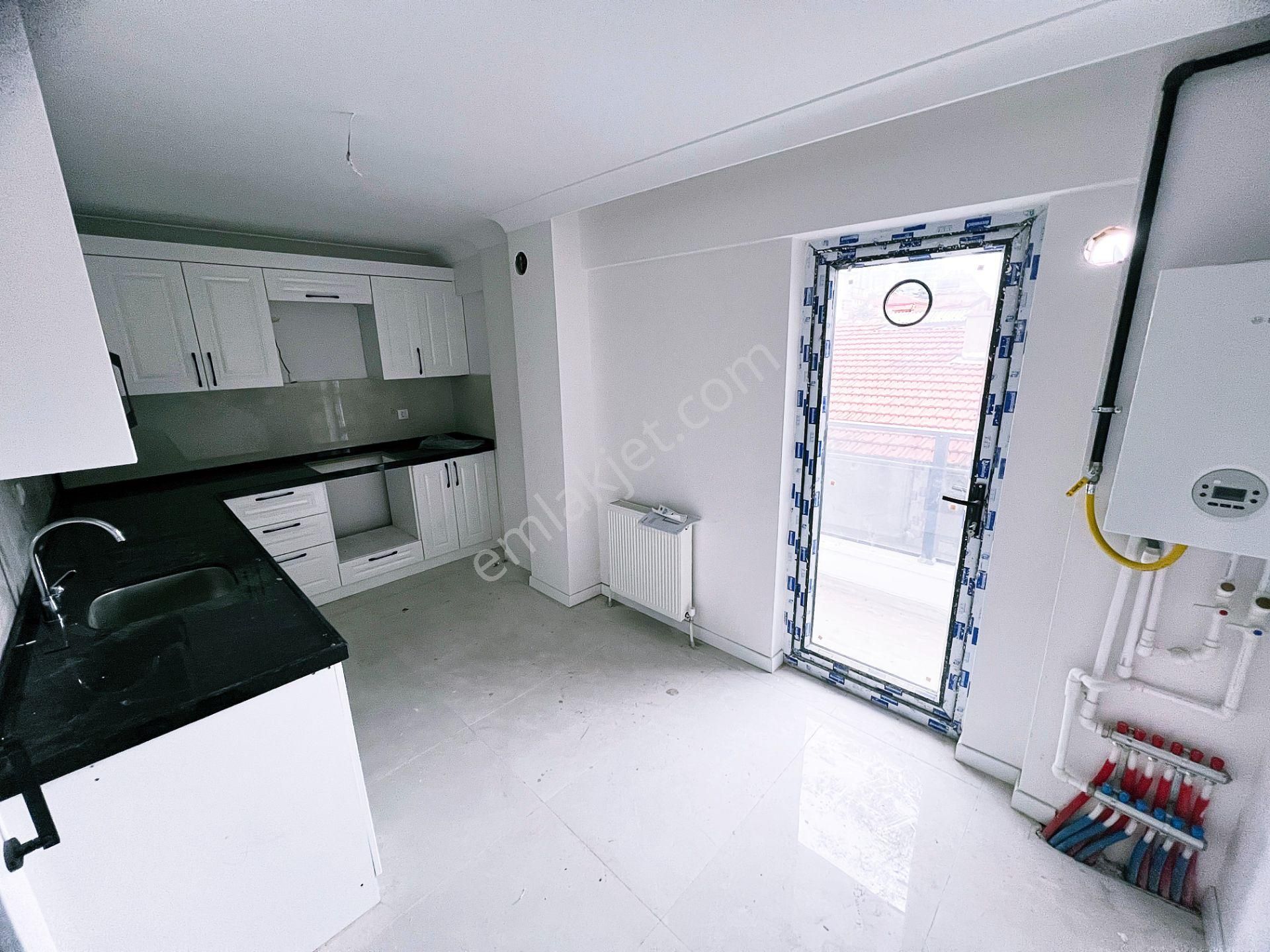 Yunus Emre Mahallesi Kordonboyu Ve Çatalkaya Cad Üstü 4+1 Dublx