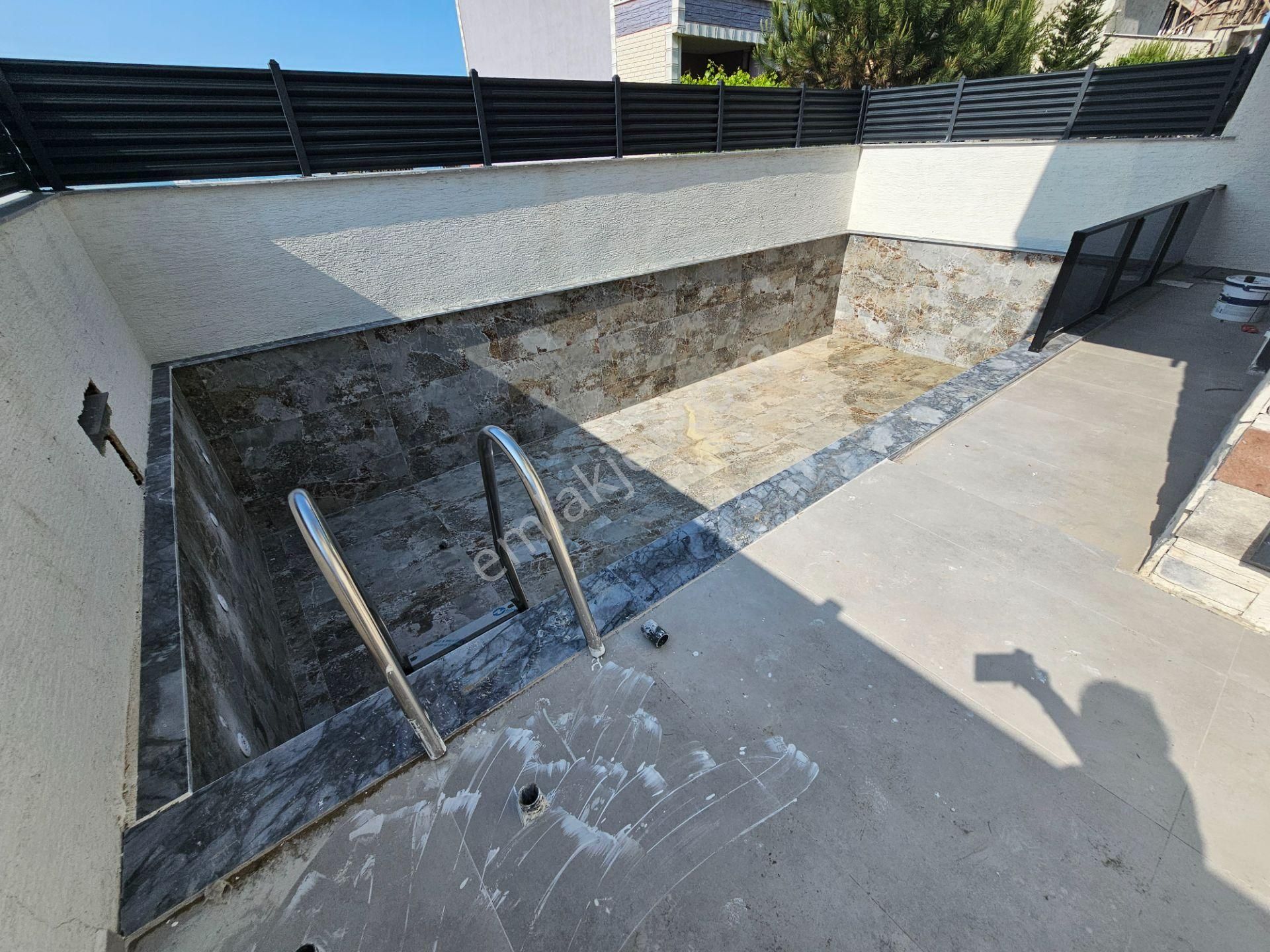 4+1 Denize 2. Sırada , Müstakil Havuzlu , Ebeveyn Banyolu Lüks Villa - Görsel 5