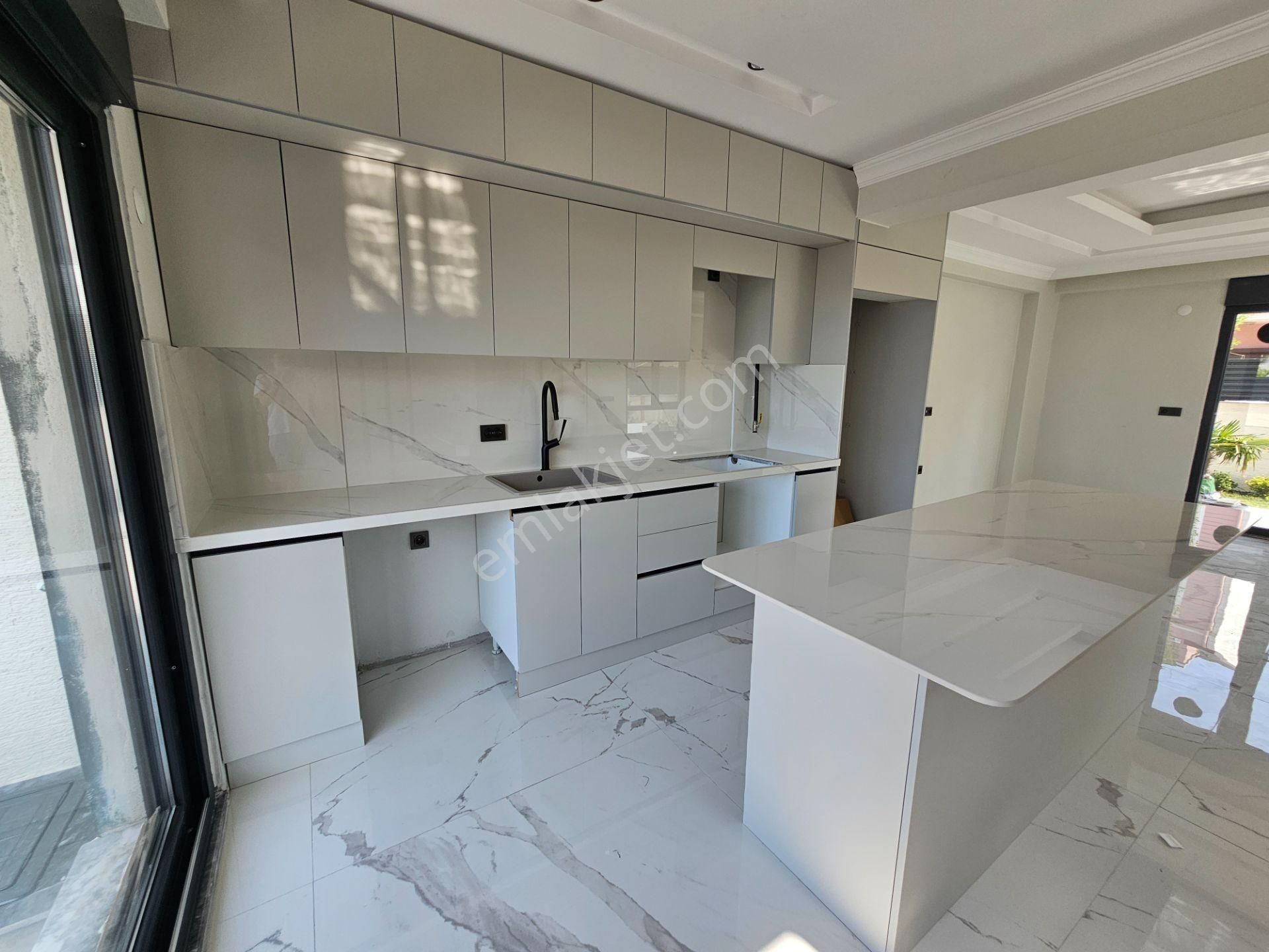 4+1 Denize 2. Sırada , Müstakil Havuzlu , Ebeveyn Banyolu Lüks Villa - Görsel 16