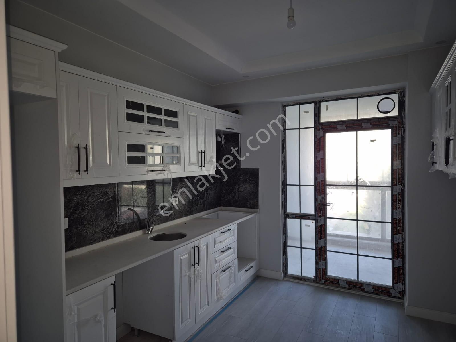 Rumeli Mahallesi 2 Bloklu Site İçi Ara Kat Satılık 2+1 Daire