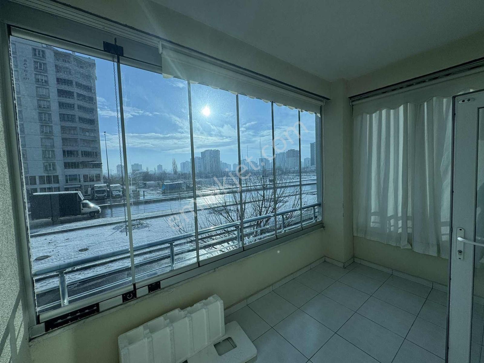 Düşük Katlı Kombili Geniş 3+1 Daire