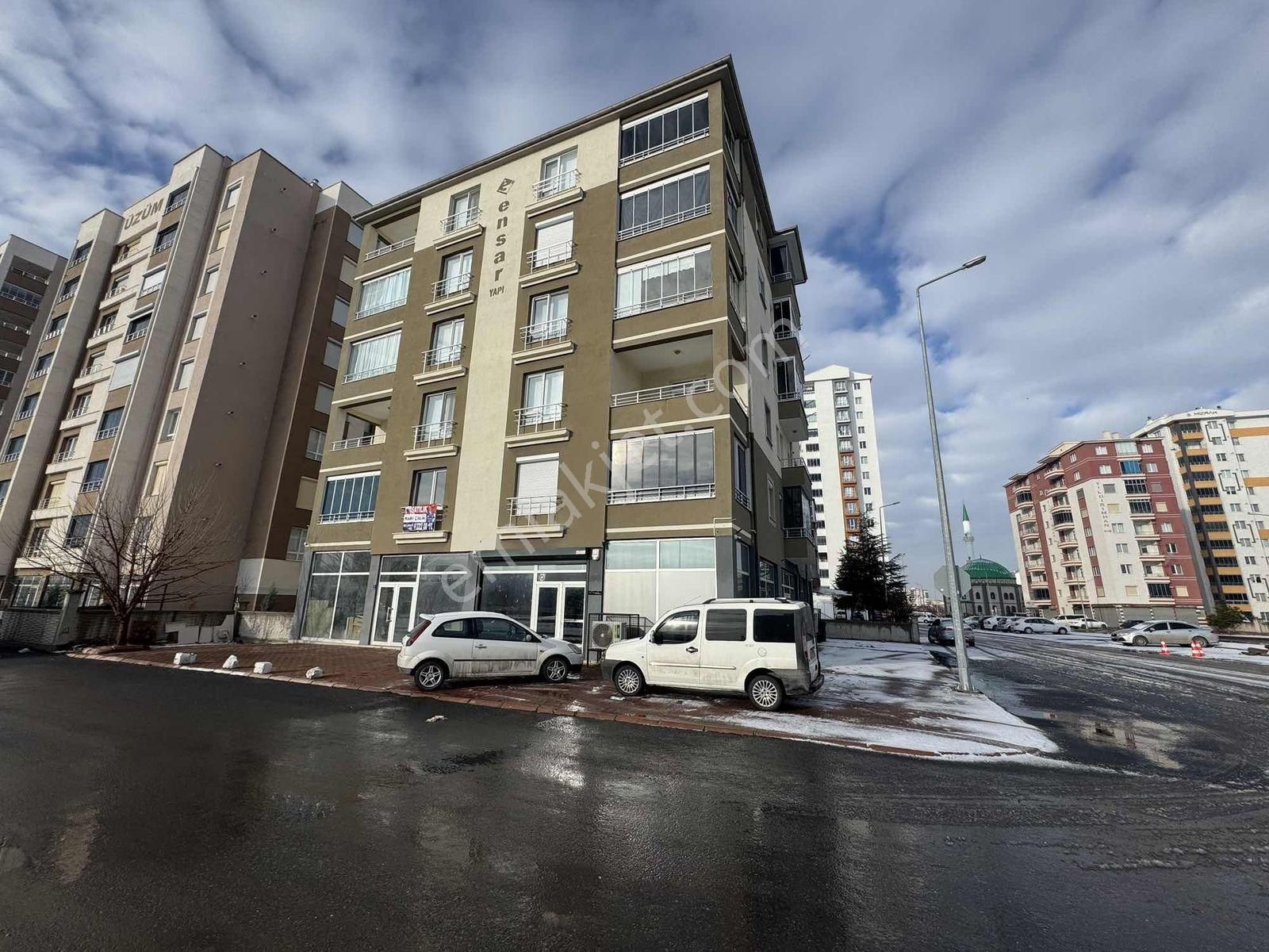 Düşük Katlı Kombili Geniş 3+1 Daire - Görsel 24