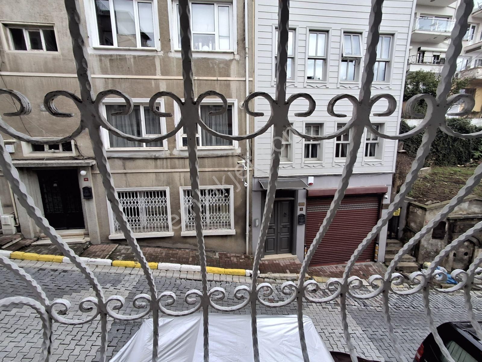 Turyap'tan Rumeli Hisarı Sahile 50 Mt Boğaz Manzaralı Balkon 2+1 - Görsel 11