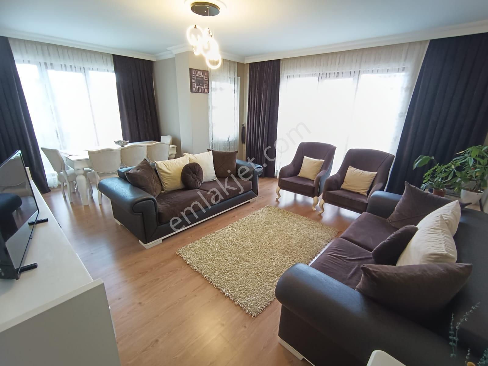 Ilı Lider Emlak'tan Ilı Ön Cephe Köşe Başı 3+1 Kiralık Daire