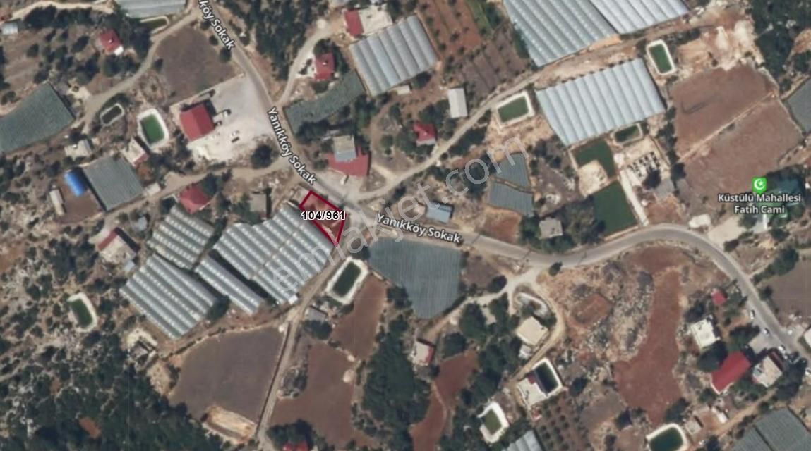 Erdemli Küstüllü Köyünde Satılık Köy Merkezinde 321 M² Arsa