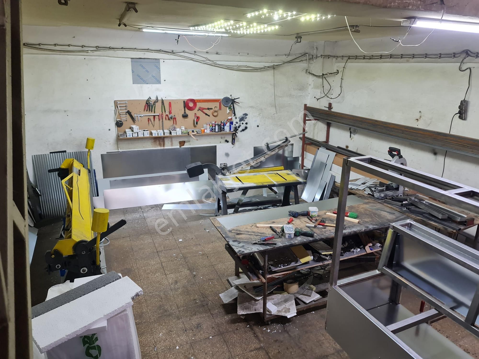 Öztoprak İşmerkezi Zeytinburnu Cevizlibağ'da Satılık Dükkan!