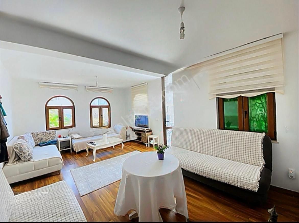 Marmaris Turunç'ta Merkezi Konumda Satılık Müstakil Tripleks Ev - Görsel 14