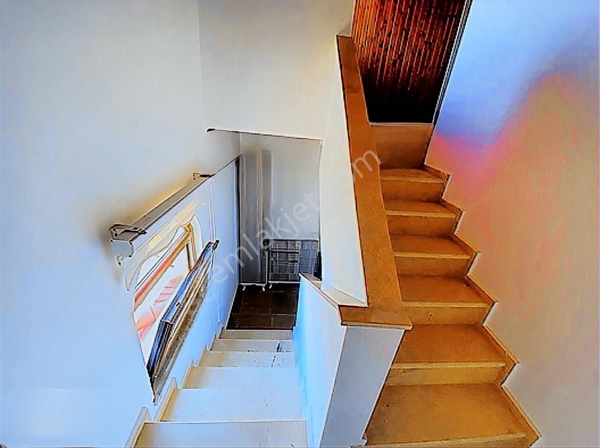 Marmaris Turunç'ta Merkezi Konumda Satılık Müstakil Tripleks Ev - Görsel 26