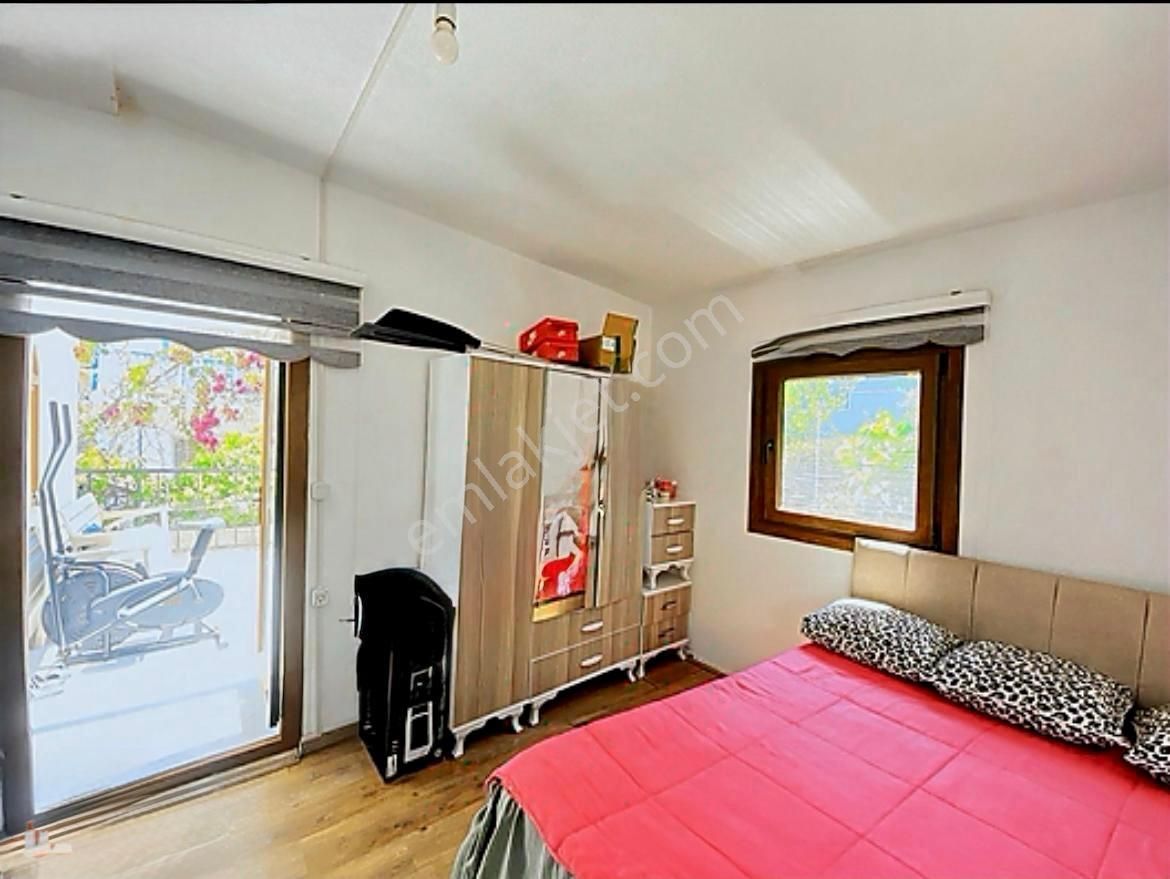 Marmaris Turunç'ta Merkezi Konumda Satılık Müstakil Tripleks Ev - Görsel 35