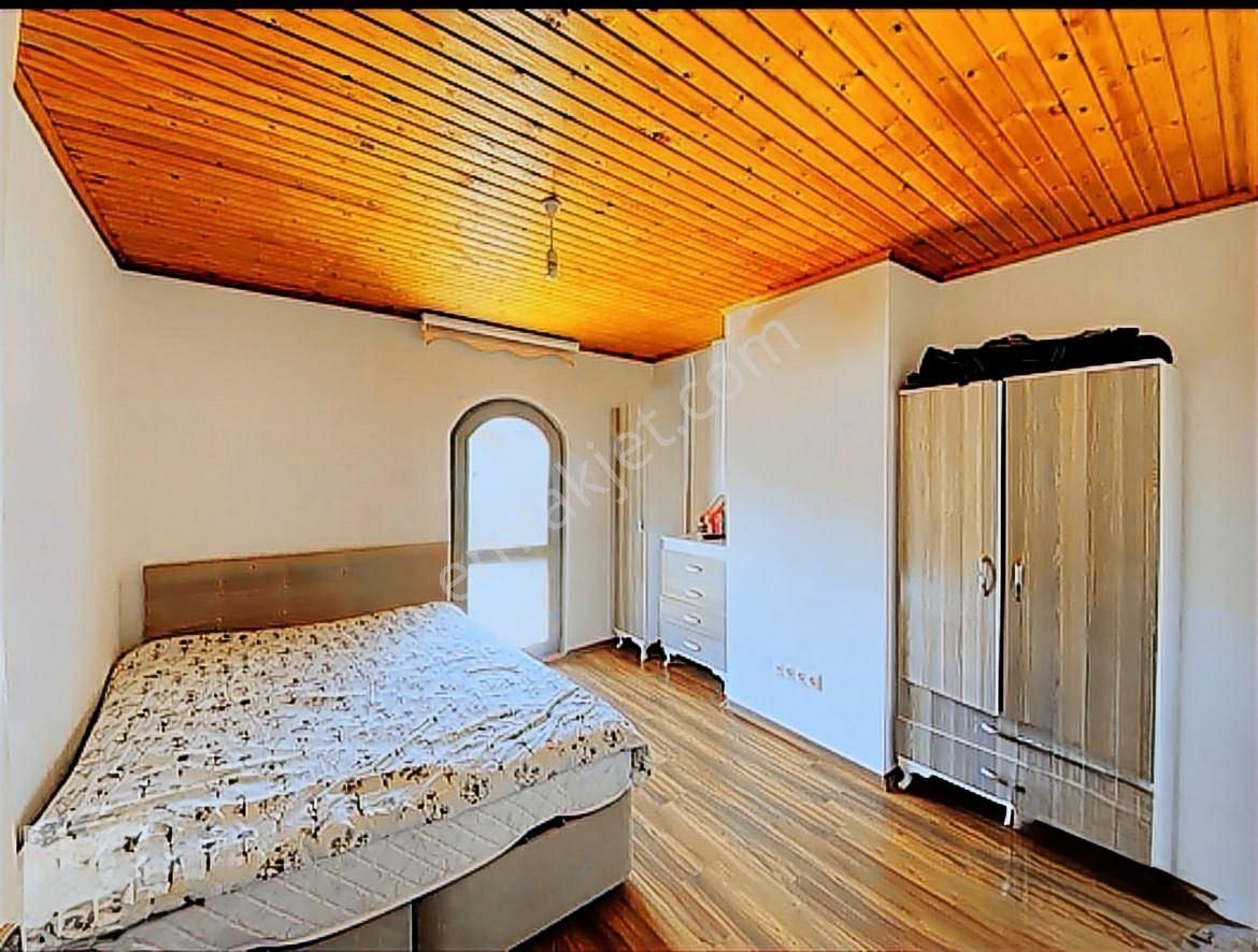 Marmaris Turunç'ta Merkezi Konumda Satılık Müstakil Tripleks Ev - Görsel 7