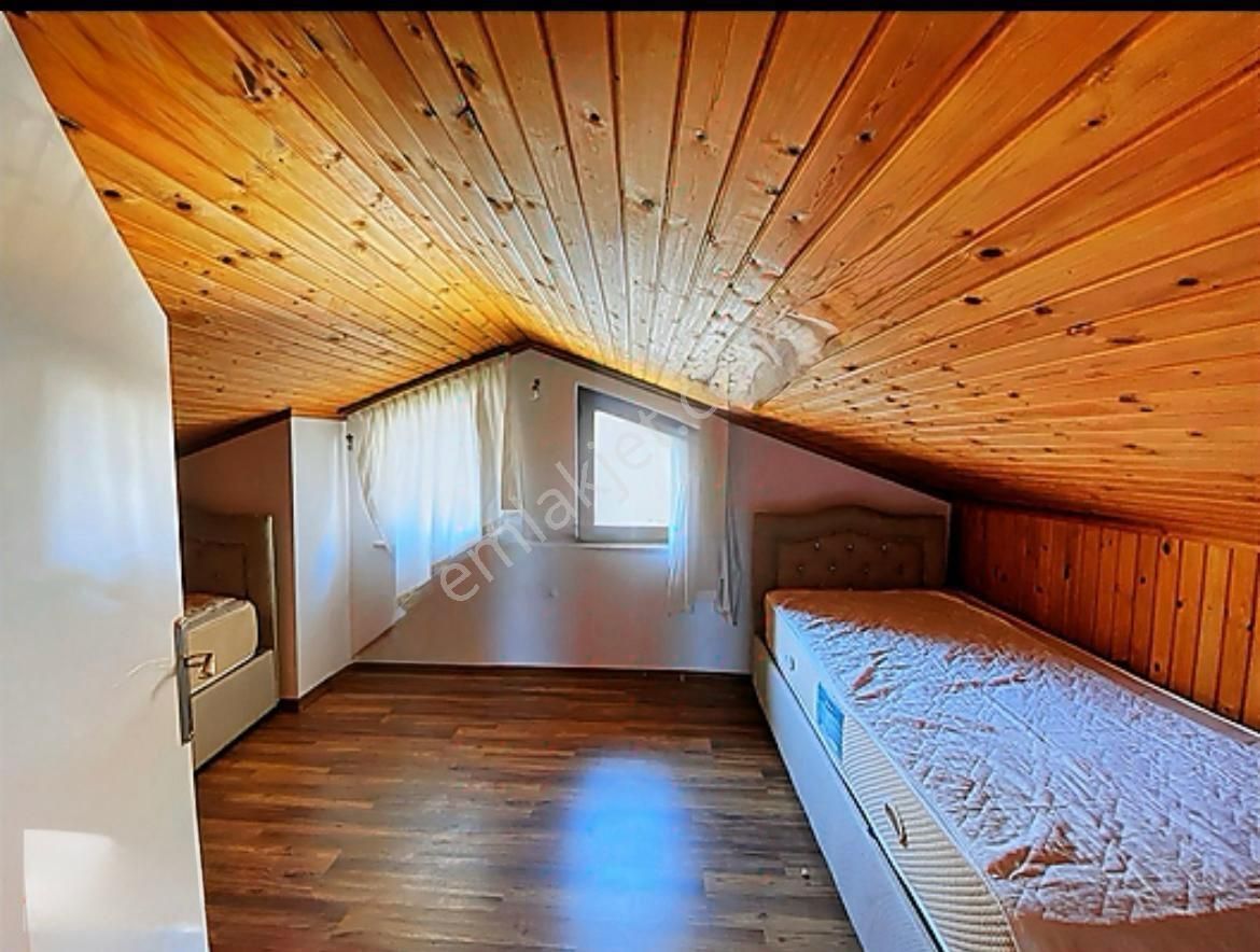 Marmaris Turunç'ta Merkezi Konumda Satılık Müstakil Tripleks Ev - Görsel 10