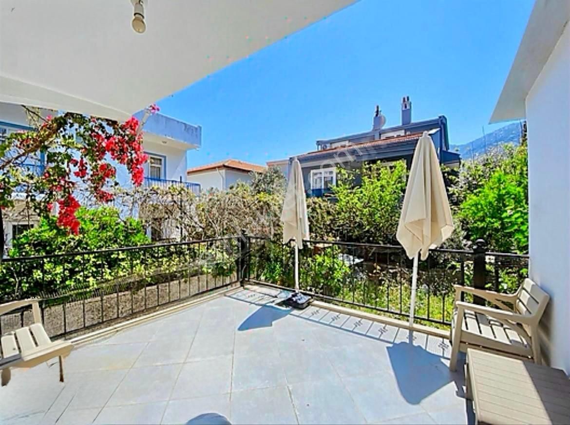 Marmaris Turunç'ta Merkezi Konumda Satılık Müstakil Tripleks Ev - Görsel 11