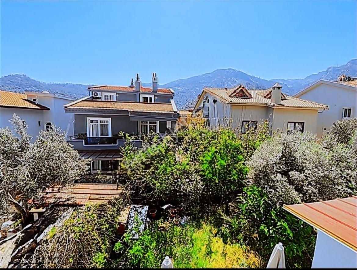 Marmaris Turunç'ta Merkezi Konumda Satılık Müstakil Tripleks Ev - Görsel 8