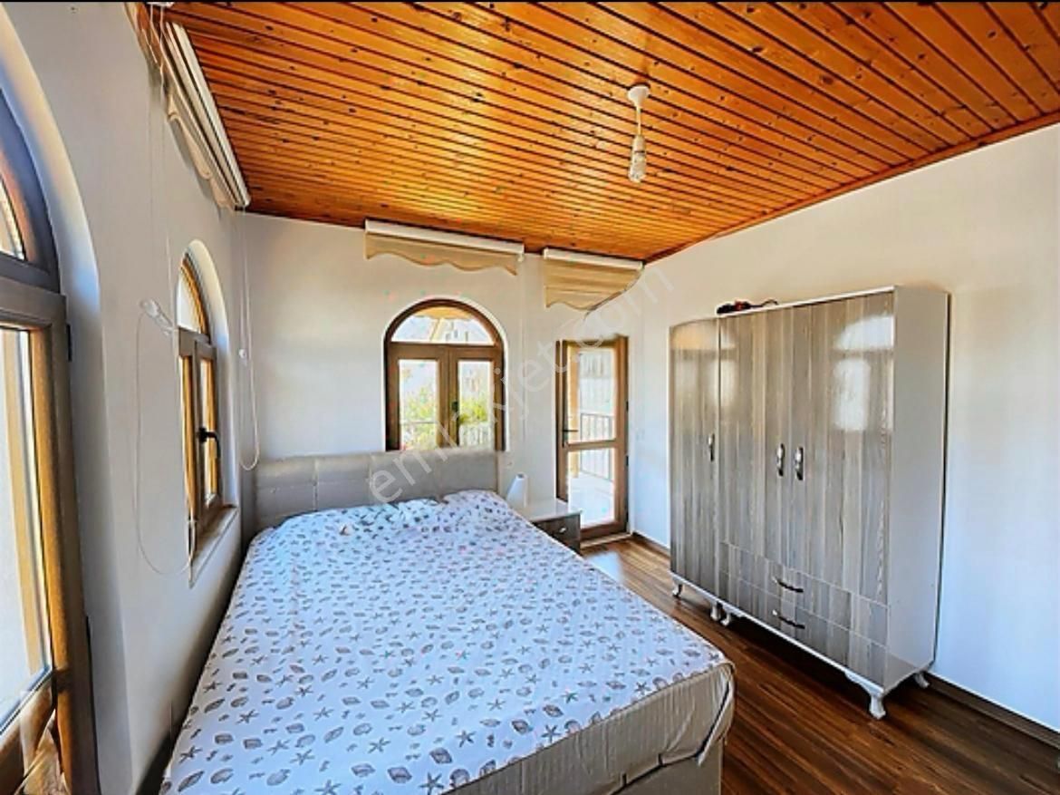 Marmaris Turunç'ta Merkezi Konumda Satılık Müstakil Tripleks Ev - Görsel 5