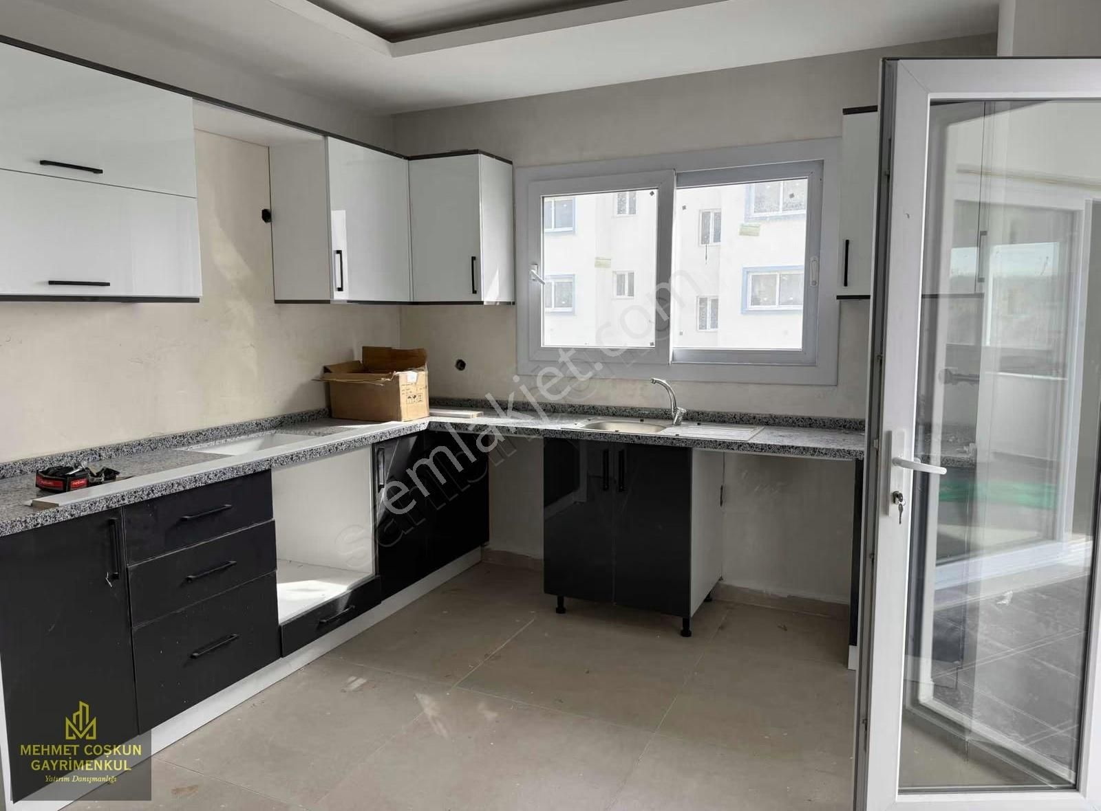 Karataş'ta Bulvar Üzeri Havuzlu Satılık Daireler - Görsel 9