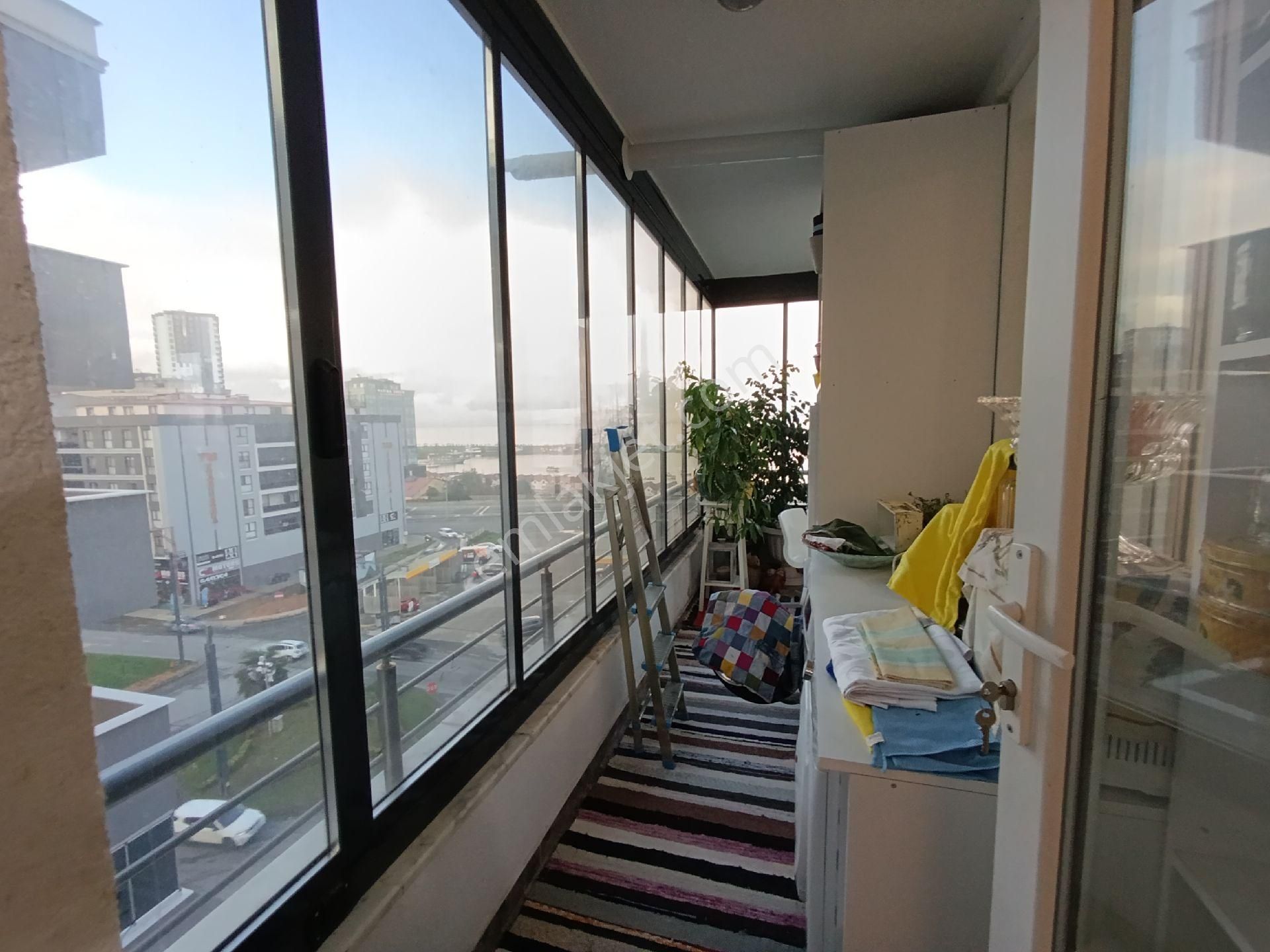 Yomra Merkez'de Ana Cadde Üzerinde Satılık Deniz Manzaralı Daire - Görsel 45