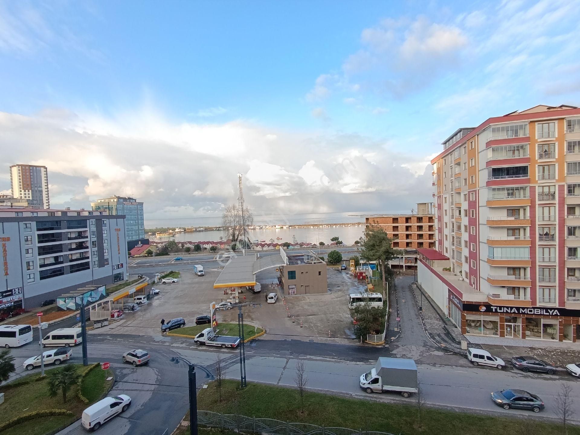 Yomra Merkez'de Ana Cadde Üzerinde Satılık Deniz Manzaralı Daire - Görsel 5