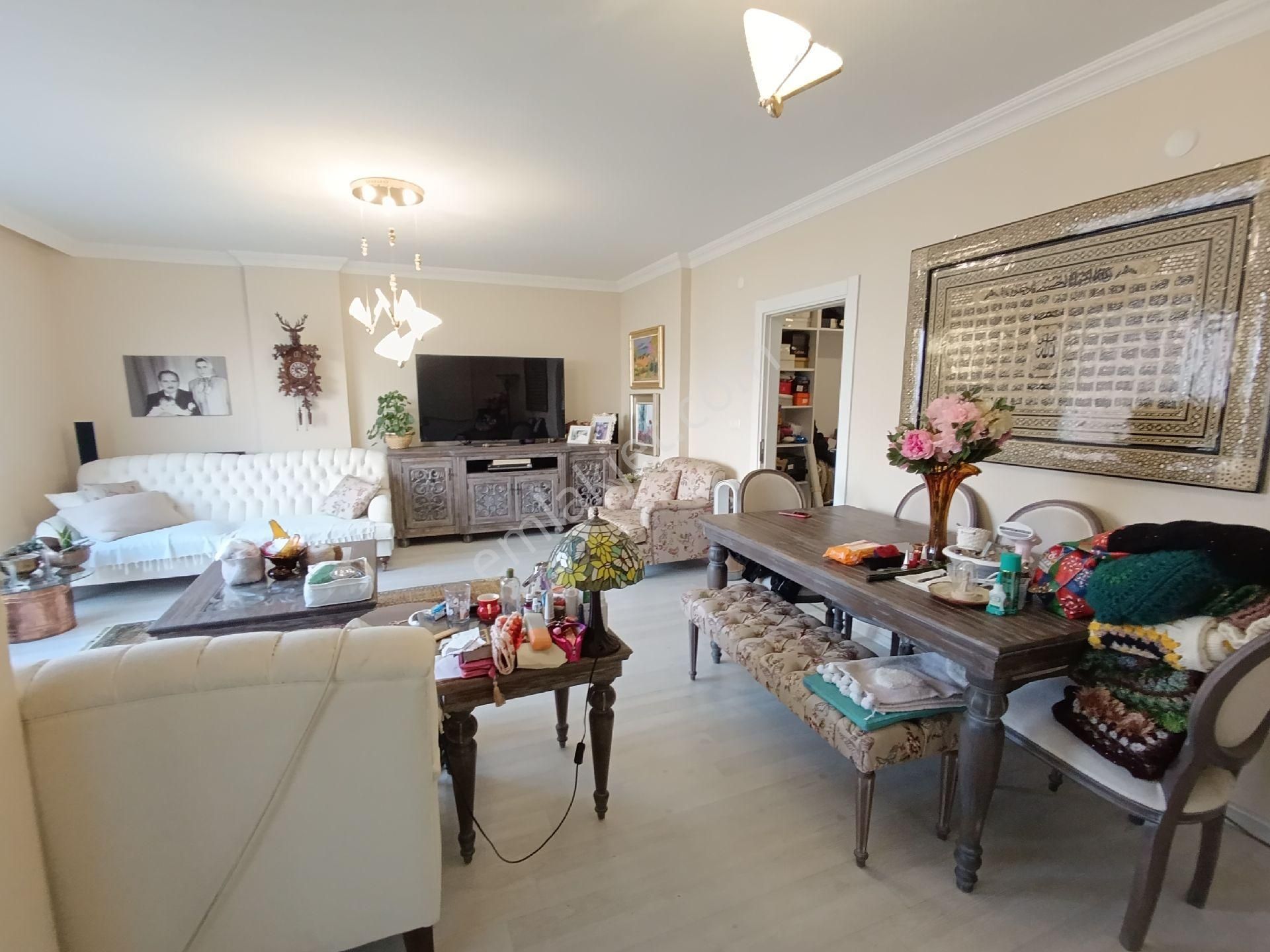 Yomra Merkez'de Ana Cadde Üzerinde Satılık Deniz Manzaralı Daire - Görsel 14