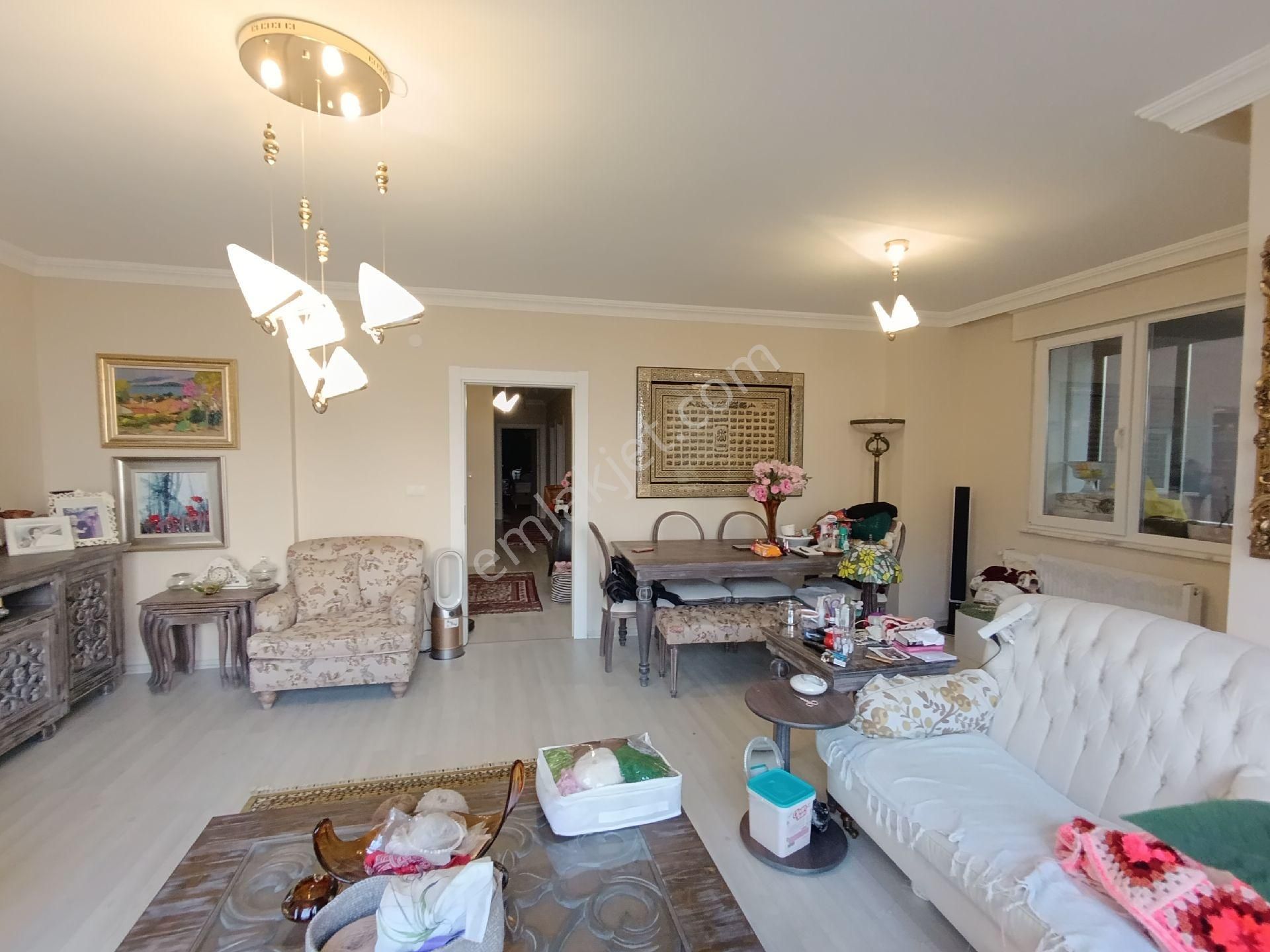 Yomra Merkez'de Ana Cadde Üzerinde Satılık Deniz Manzaralı Daire - Görsel 19