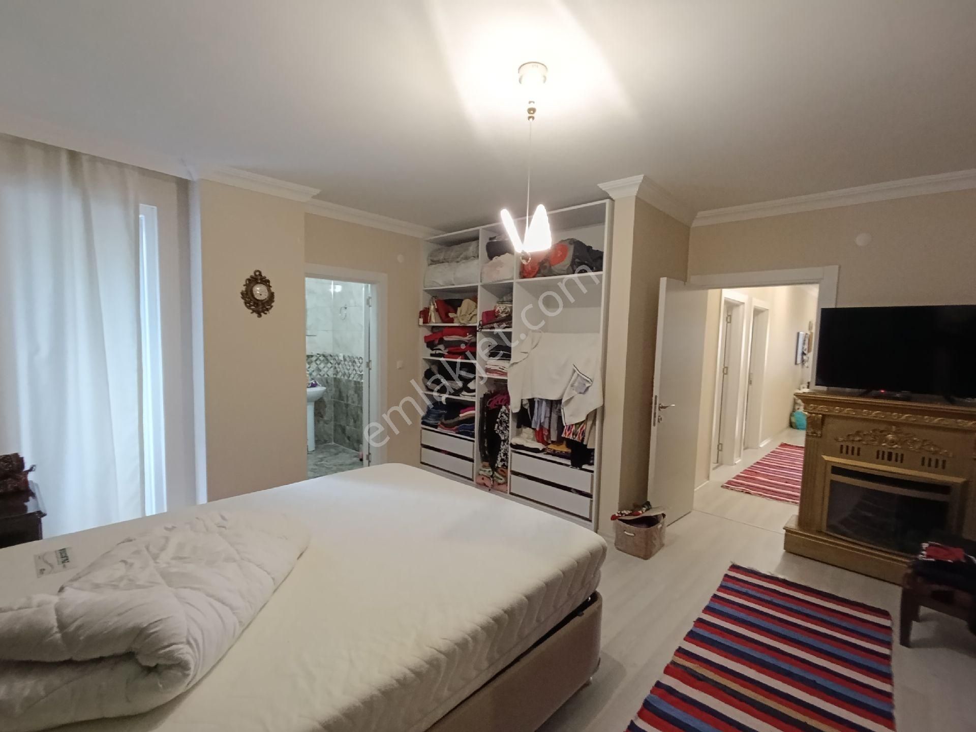 Yomra Merkez'de Ana Cadde Üzerinde Satılık Deniz Manzaralı Daire - Görsel 34