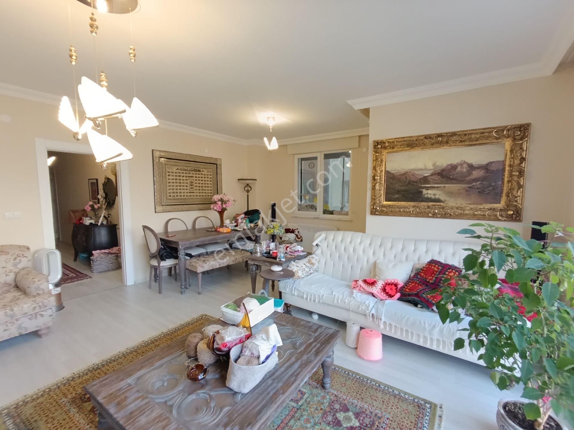 Yomra Merkez'de Ana Cadde Üzerinde Satılık Deniz Manzaralı Daire - Görsel 17