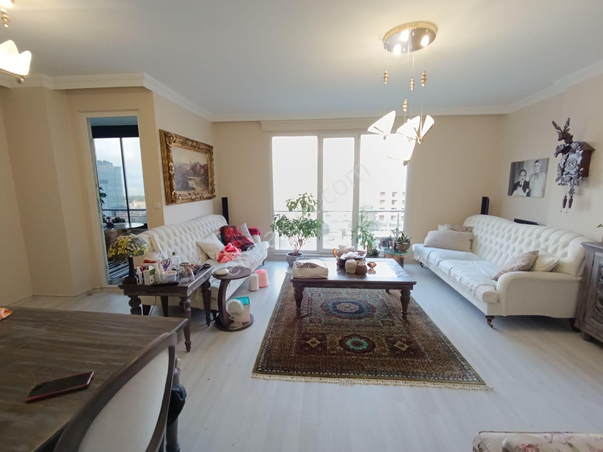 Yomra Merkez'de Ana Cadde Üzerinde Satılık Deniz Manzaralı Daire - Görsel 10