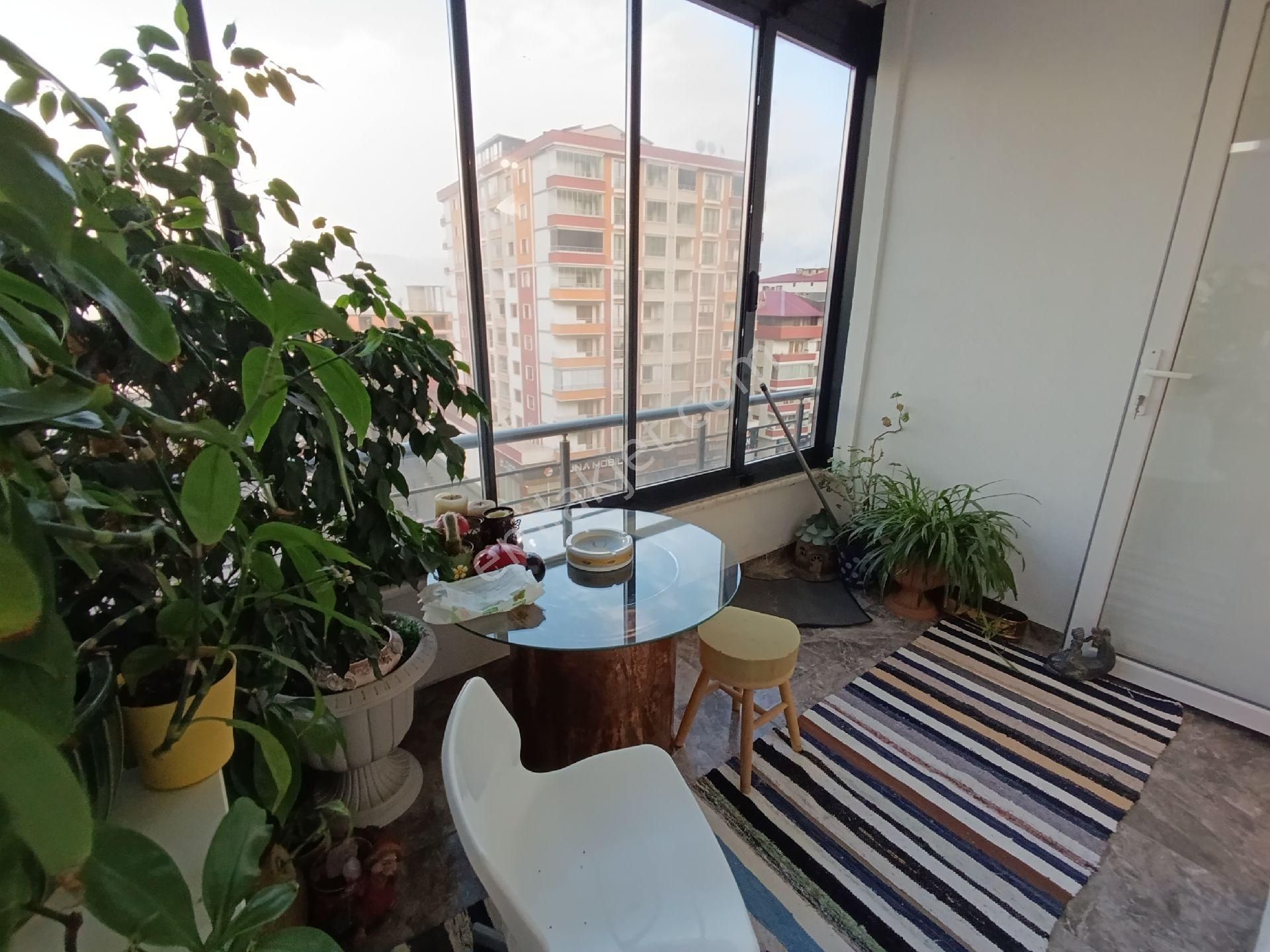 Yomra Merkez'de Ana Cadde Üzerinde Satılık Deniz Manzaralı Daire - Görsel 46