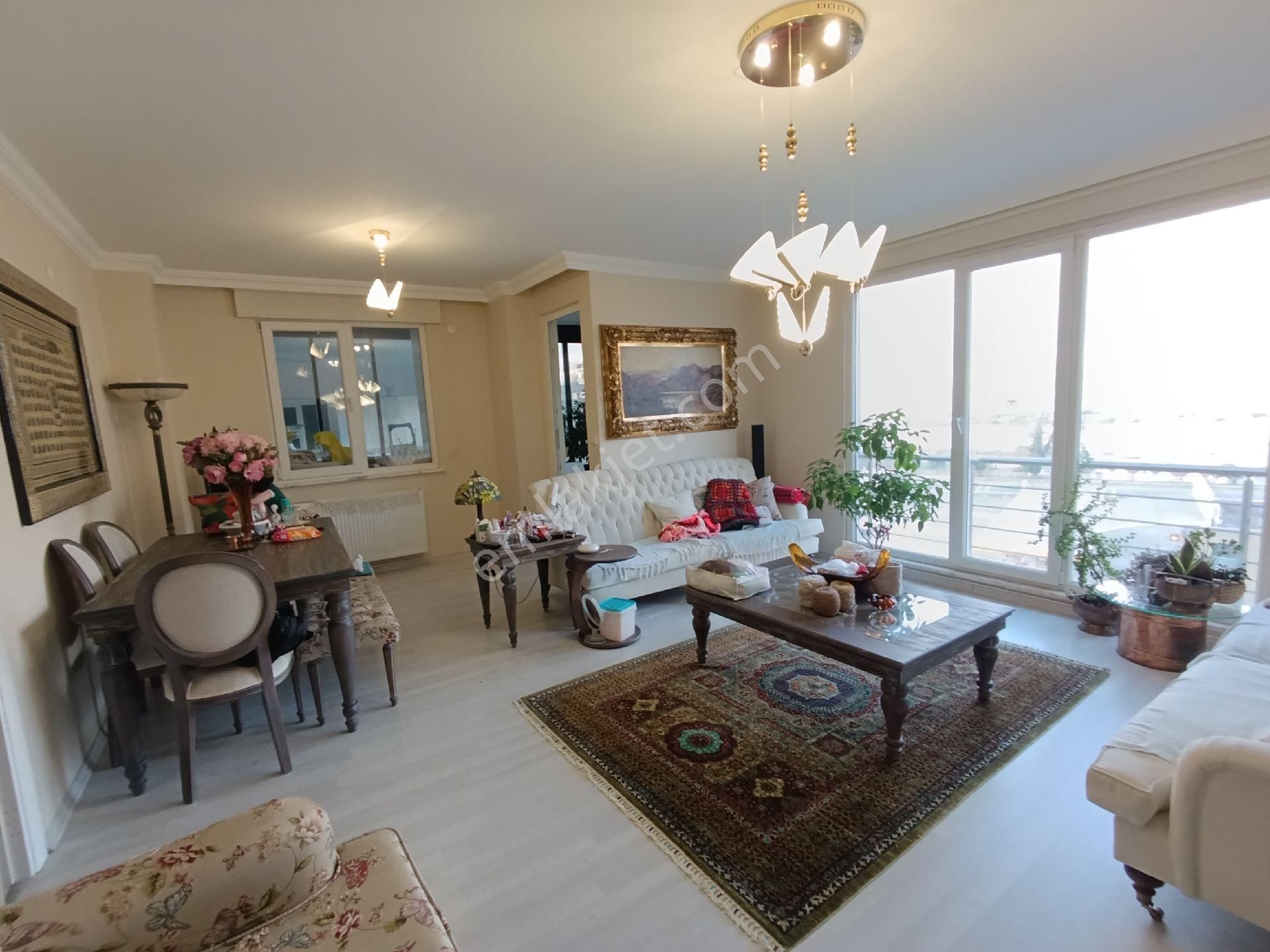 Yomra Merkez'de Ana Cadde Üzerinde Satılık Deniz Manzaralı Daire - Görsel 16