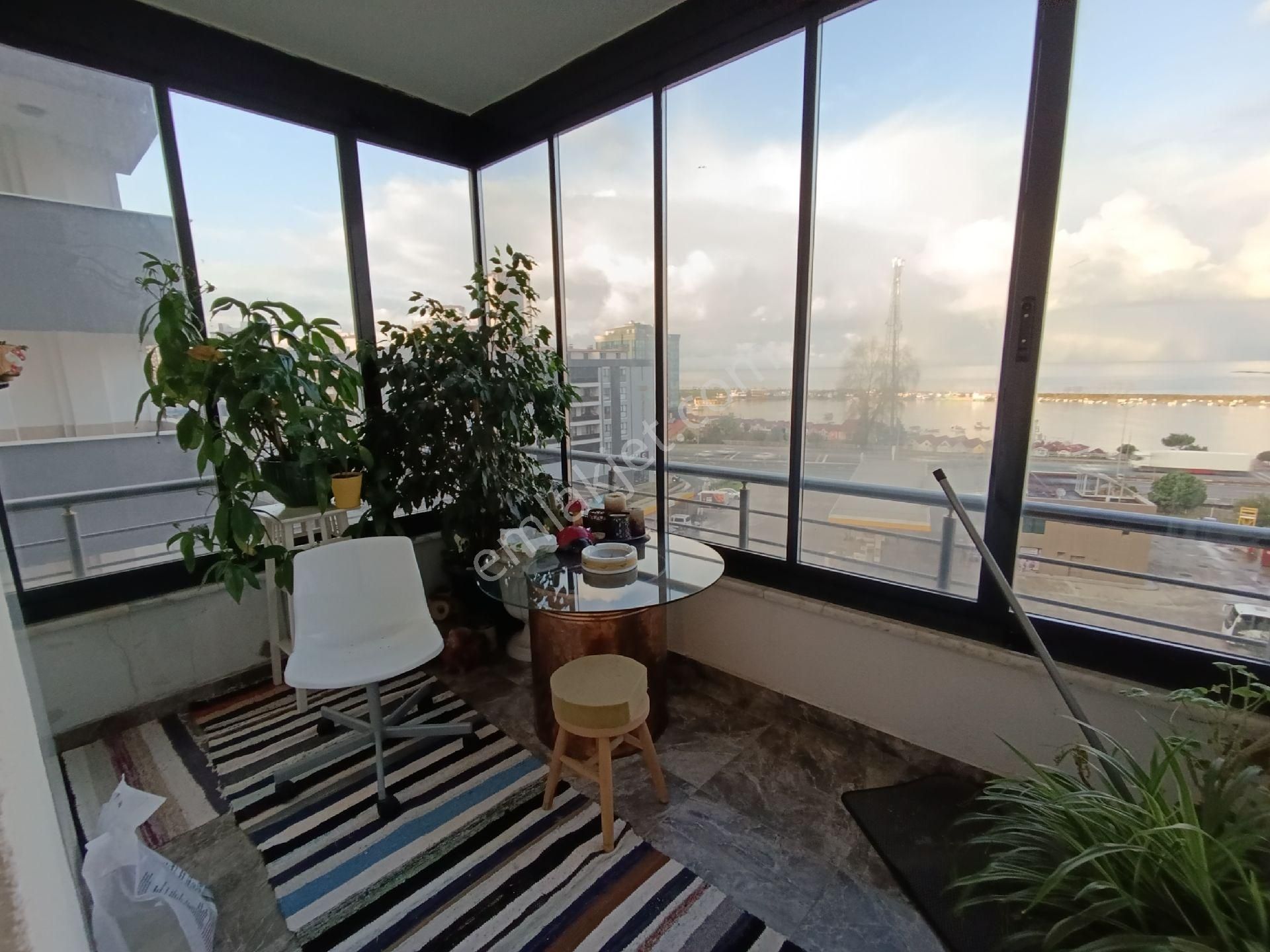 Yomra Merkez'de Ana Cadde Üzerinde Satılık Deniz Manzaralı Daire - Görsel 11