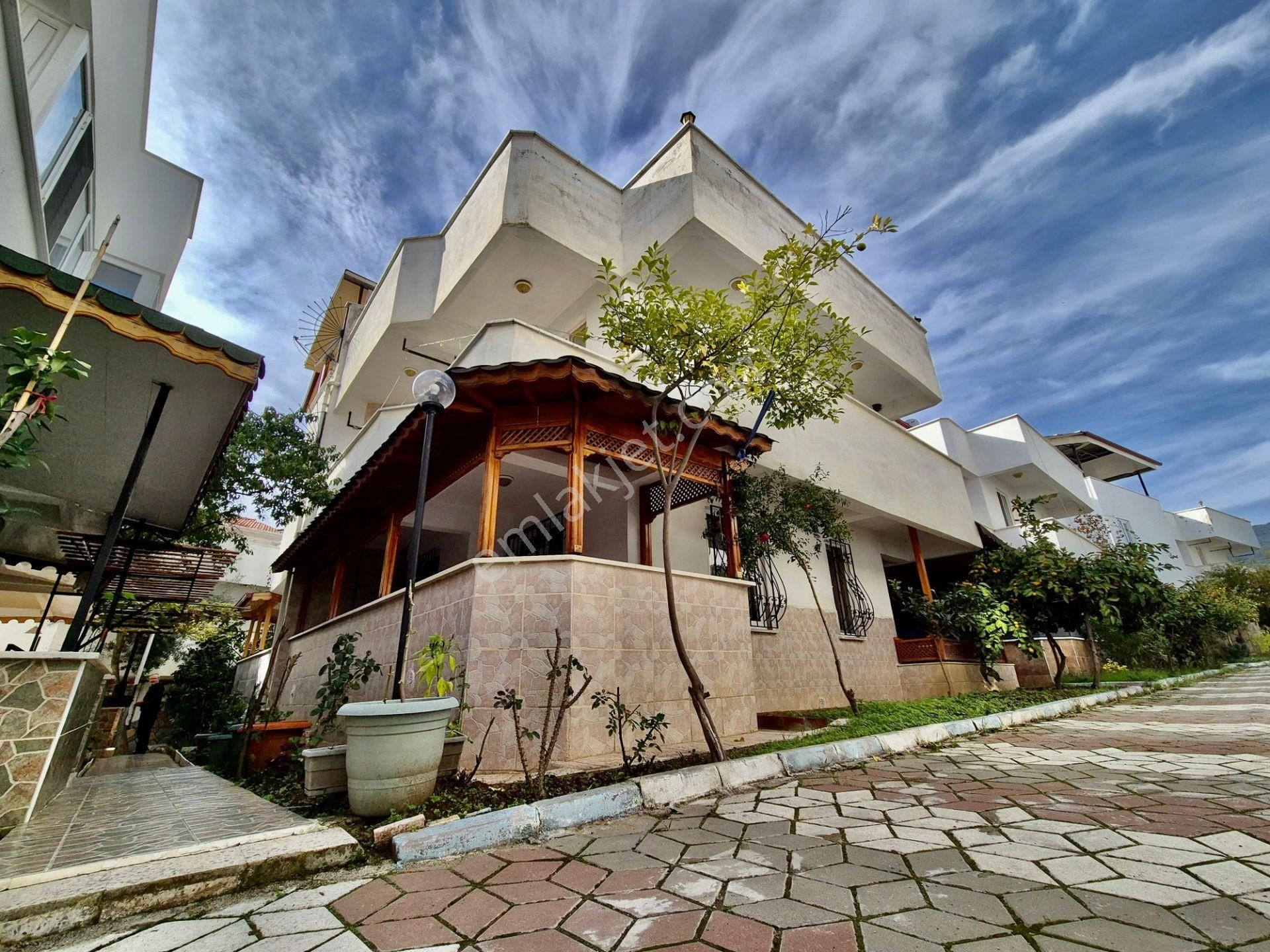 ▓tek Yetkili Karabuluttan Deniz Manzaralı & Bahçeli 4+1 Villa - Görsel 31