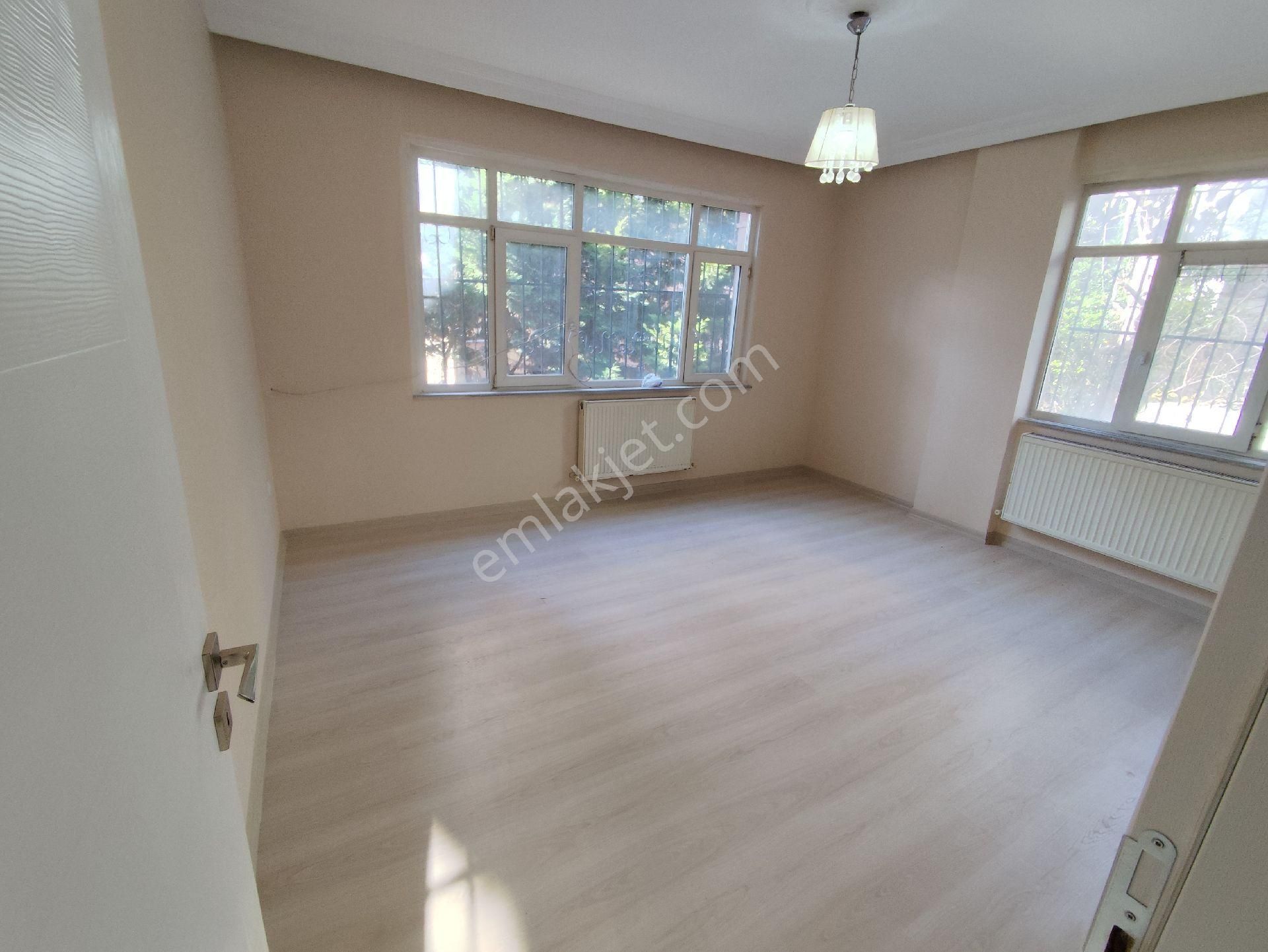 Kocamustafapaşa Şehit Turan Topal Sok Satılık 2+1 Çift Cephe - Görsel 9