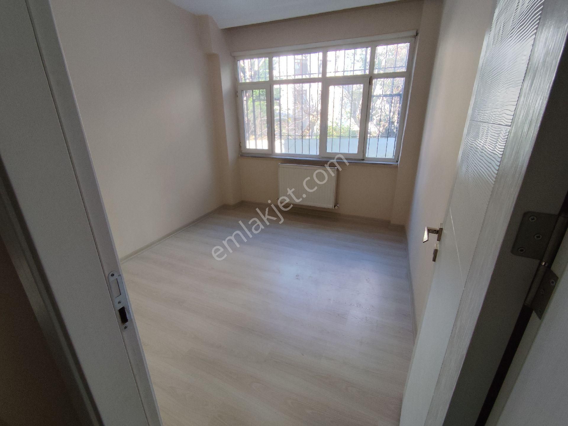 Kocamustafapaşa Şehit Turan Topal Sok Satılık 2+1 Çift Cephe - Görsel 5