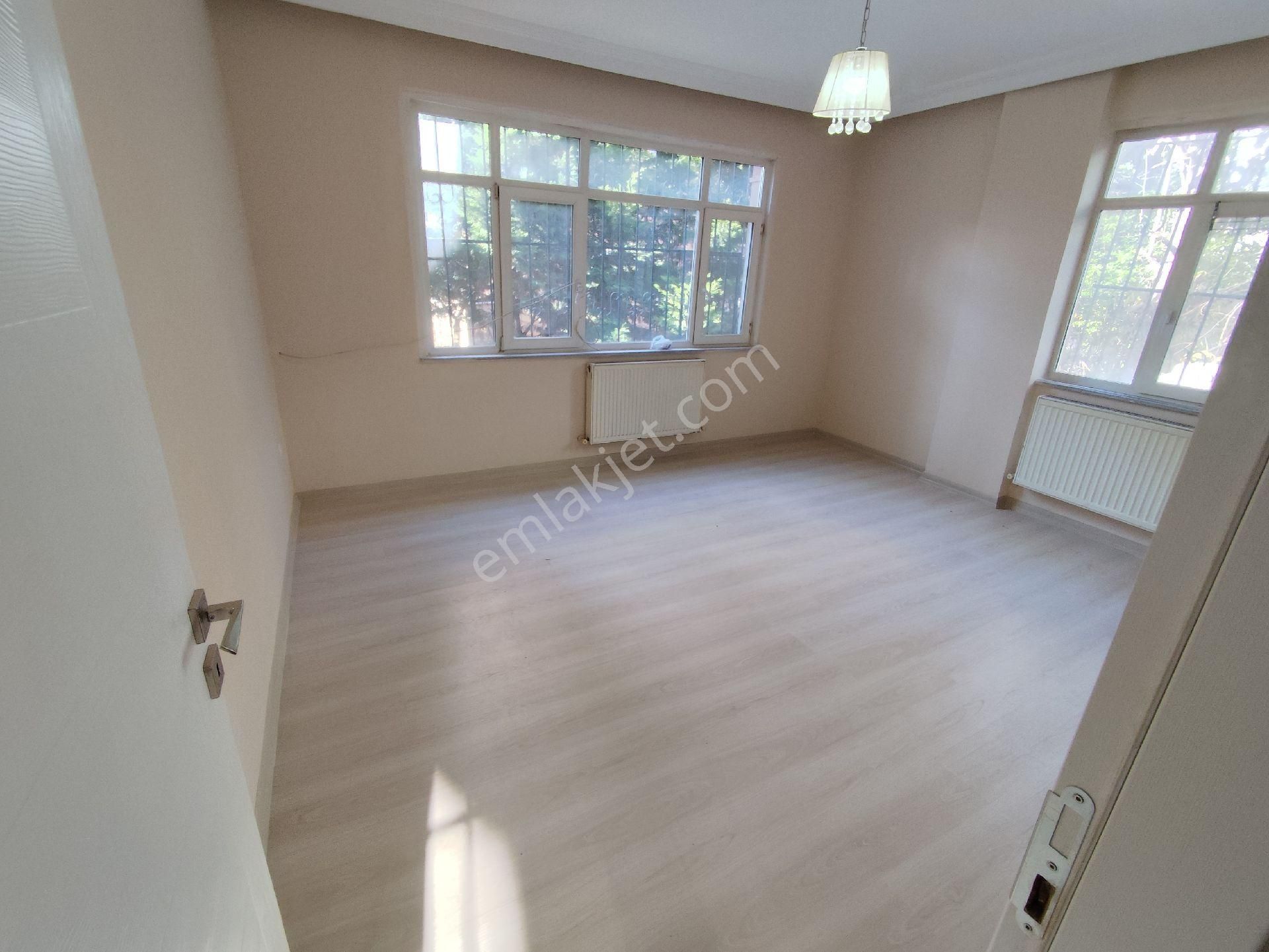 Kocamustafapaşa Şehit Turan Topal Sok Satılık 2+1 Çift Cephe - Görsel 8