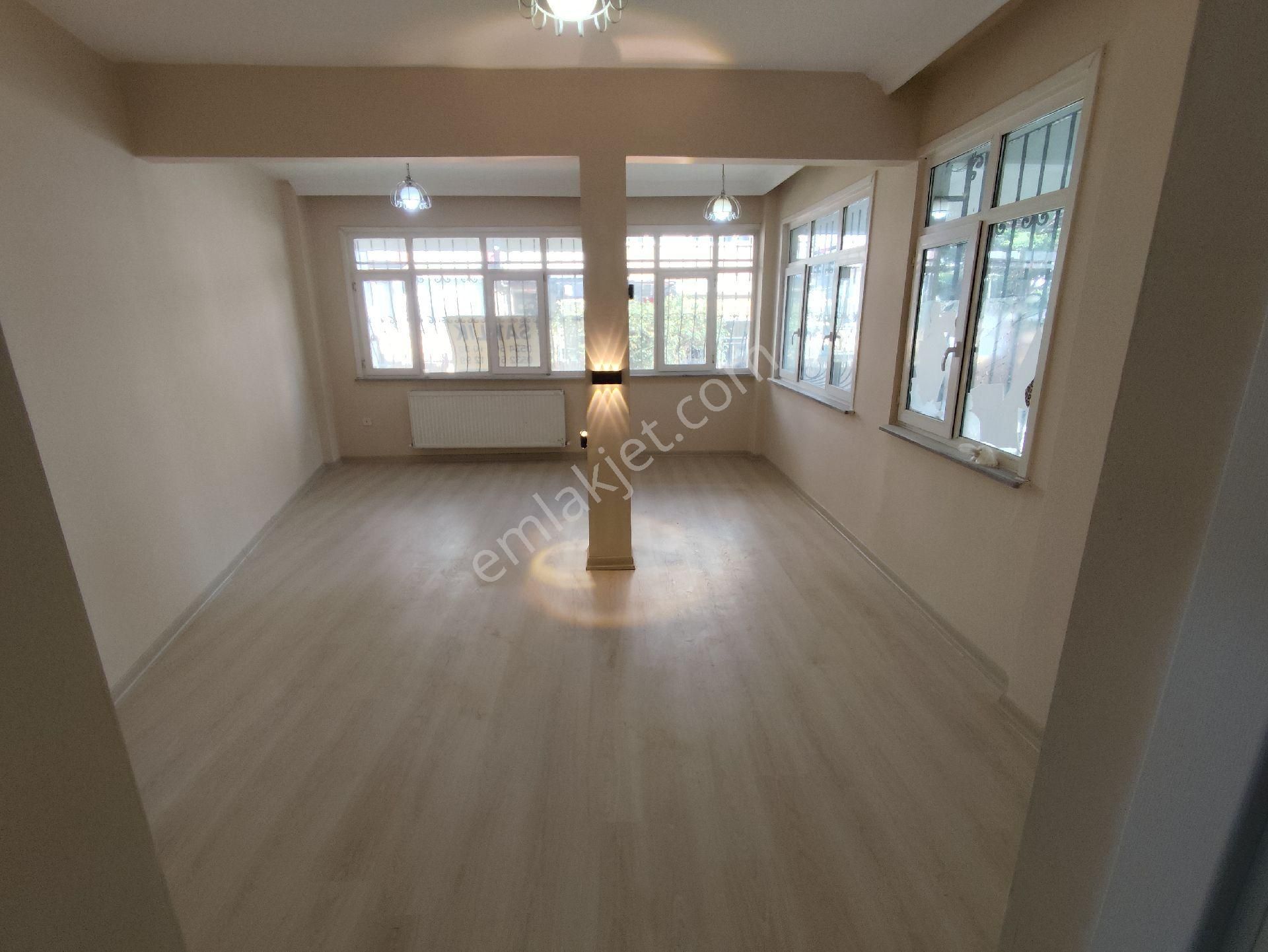 Kocamustafapaşa Şehit Turan Topal Sok Satılık 2+1 Çift Cephe - Görsel 2