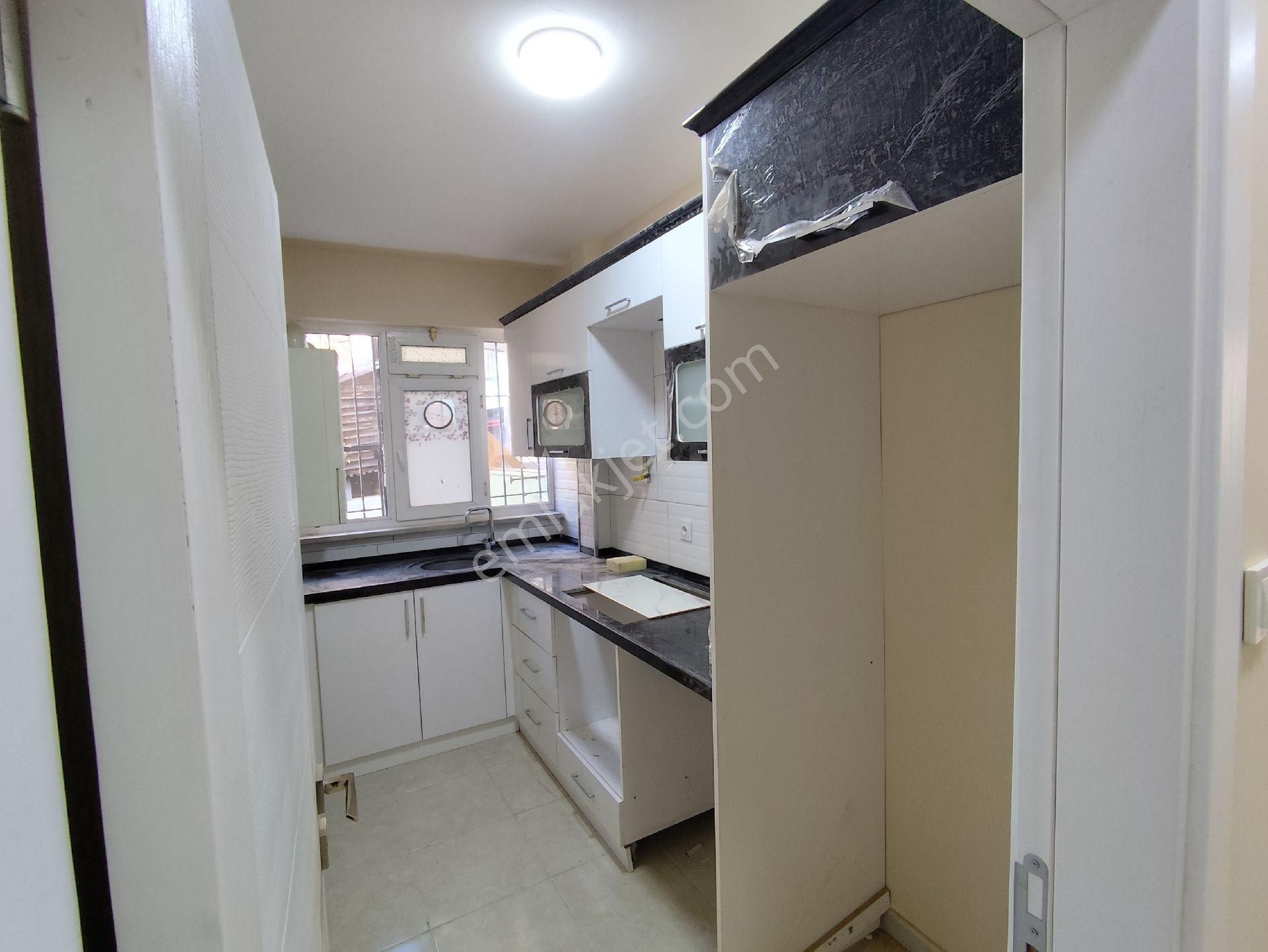 Kocamustafapaşa Şehit Turan Topal Sok Satılık 2+1 Çift Cephe - Görsel 18