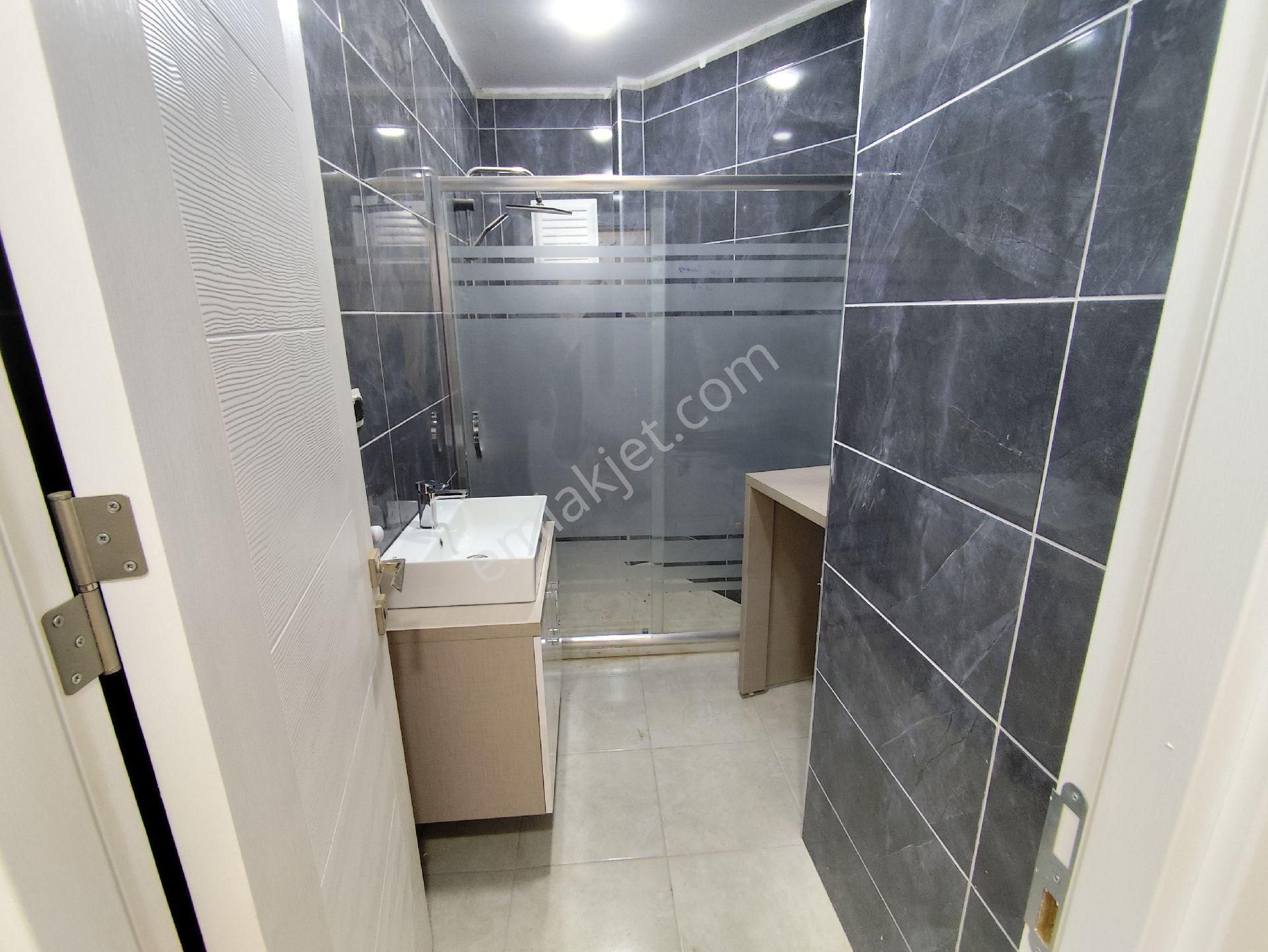 Kocamustafapaşa Şehit Turan Topal Sok Satılık 2+1 Çift Cephe - Görsel 20