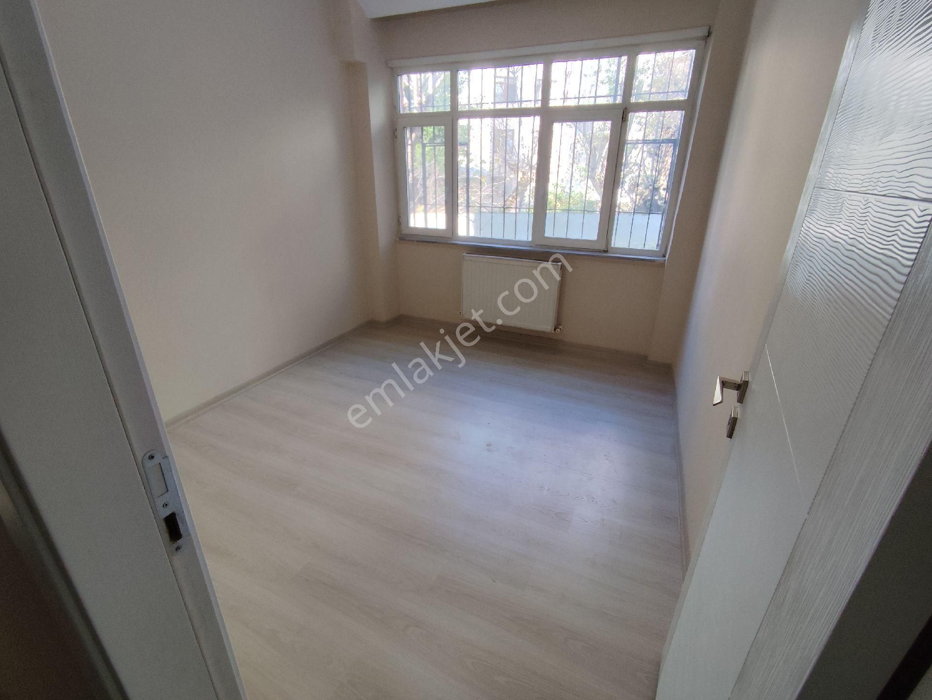 Kocamustafapaşa Şehit Turan Topal Sok Satılık 2+1 Çift Cephe - Görsel 7