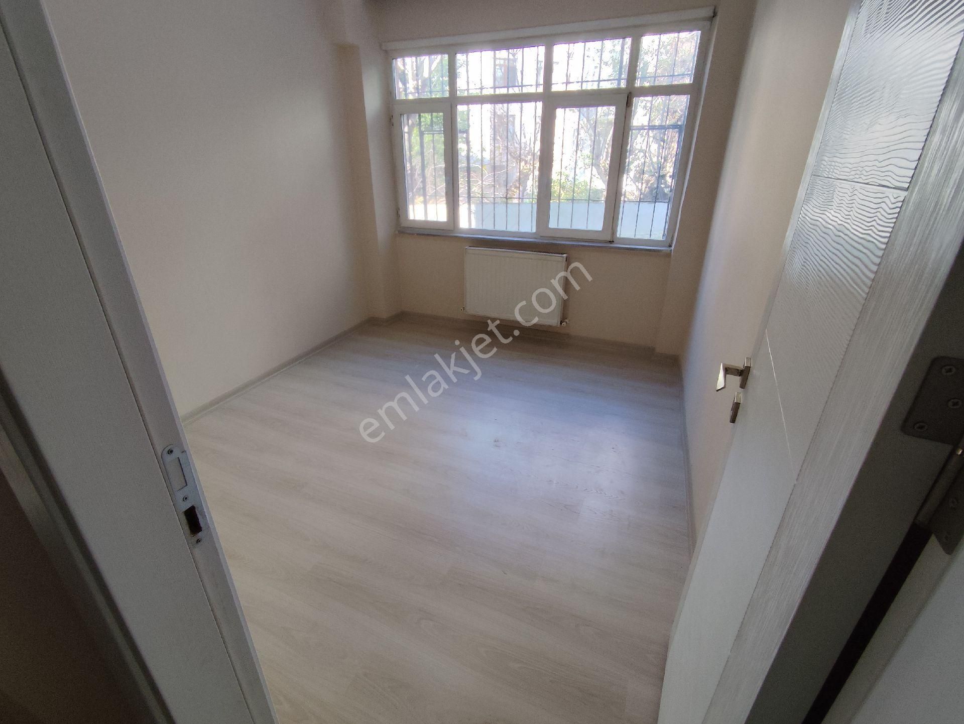 Kocamustafapaşa Şehit Turan Topal Sok Satılık 2+1 Çift Cephe - Görsel 6