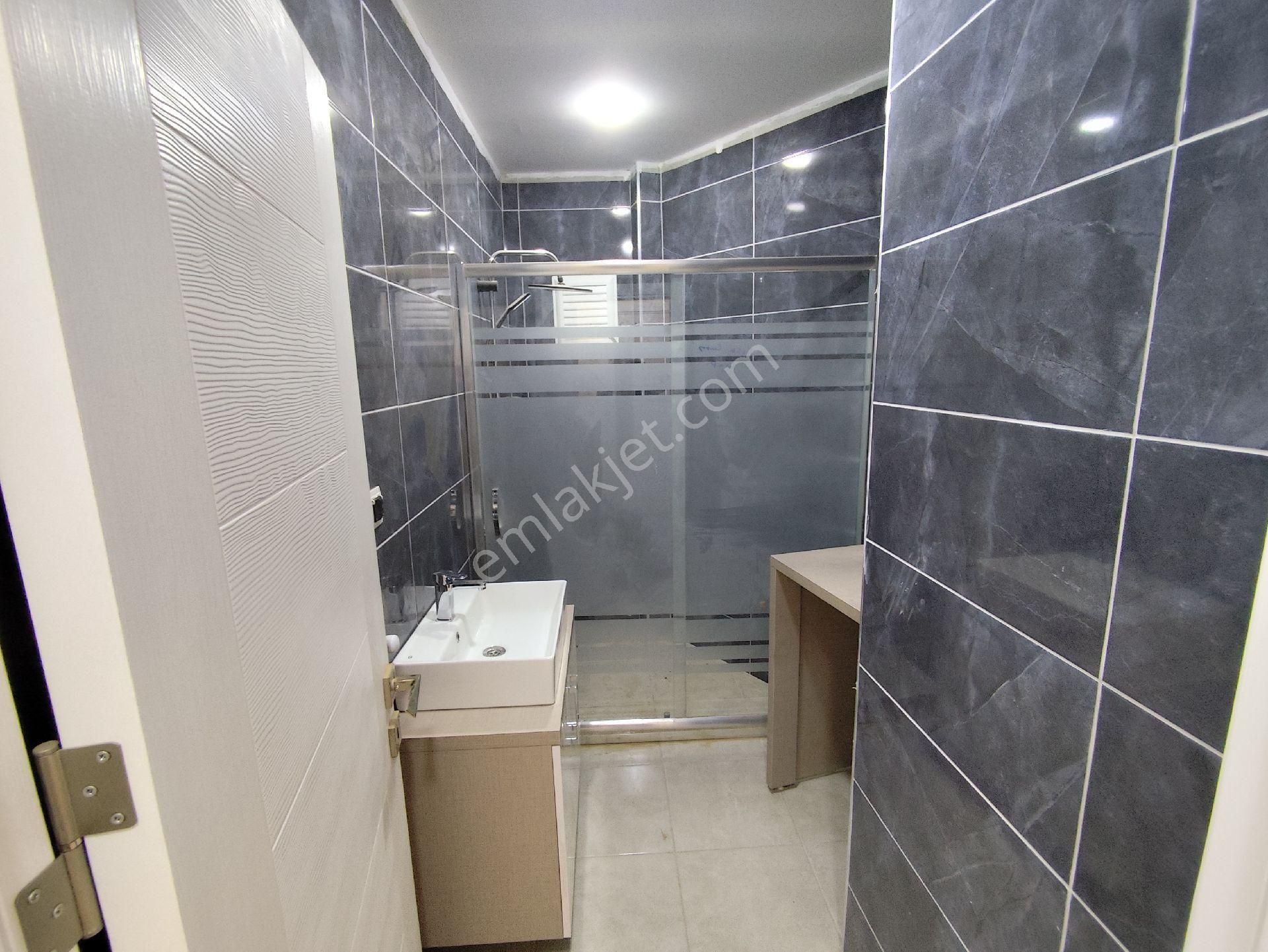 Kocamustafapaşa Şehit Turan Topal Sok Satılık 2+1 Çift Cephe - Görsel 19