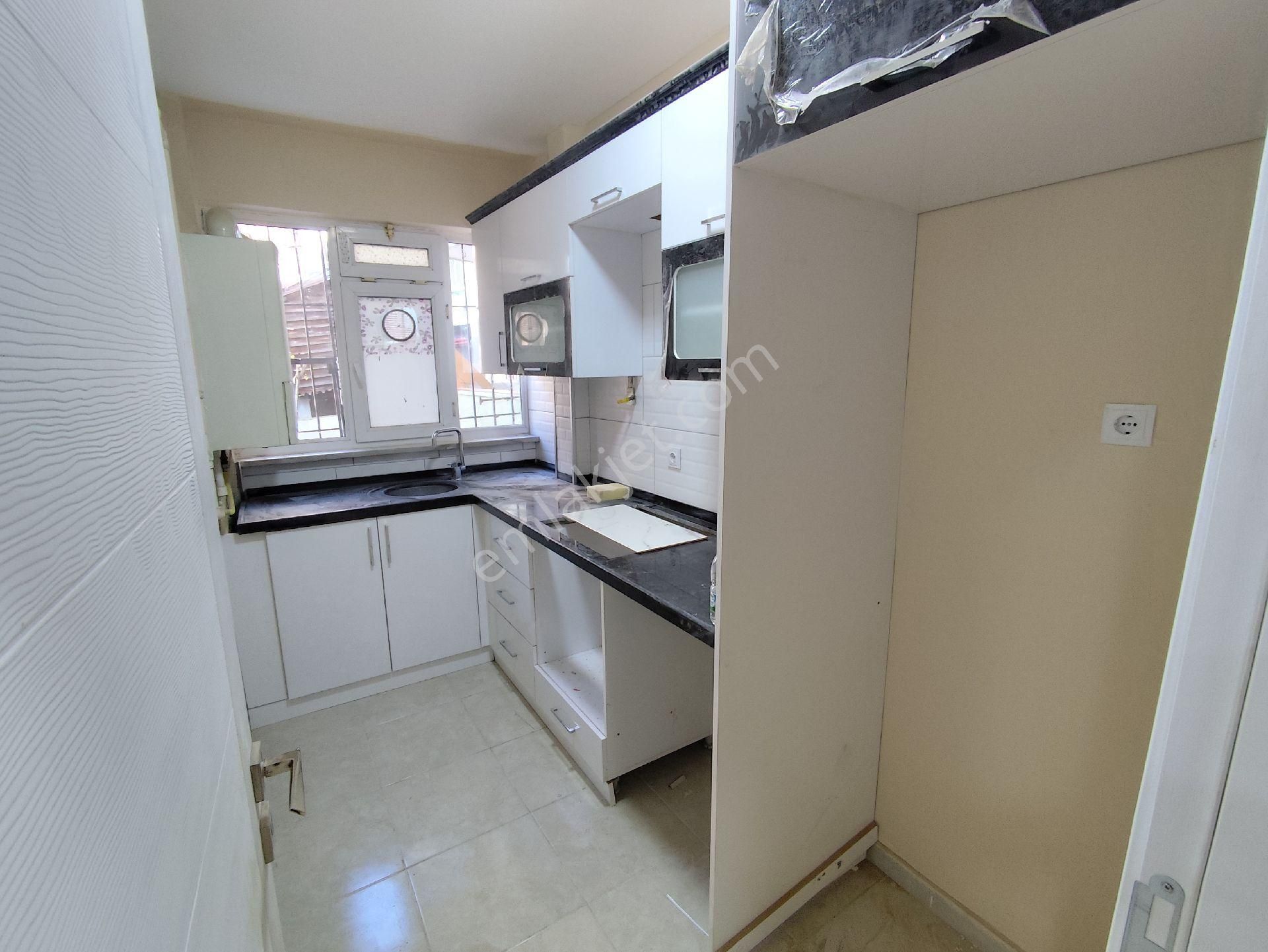 Kocamustafapaşa Şehit Turan Topal Sok Satılık 2+1 Çift Cephe - Görsel 17