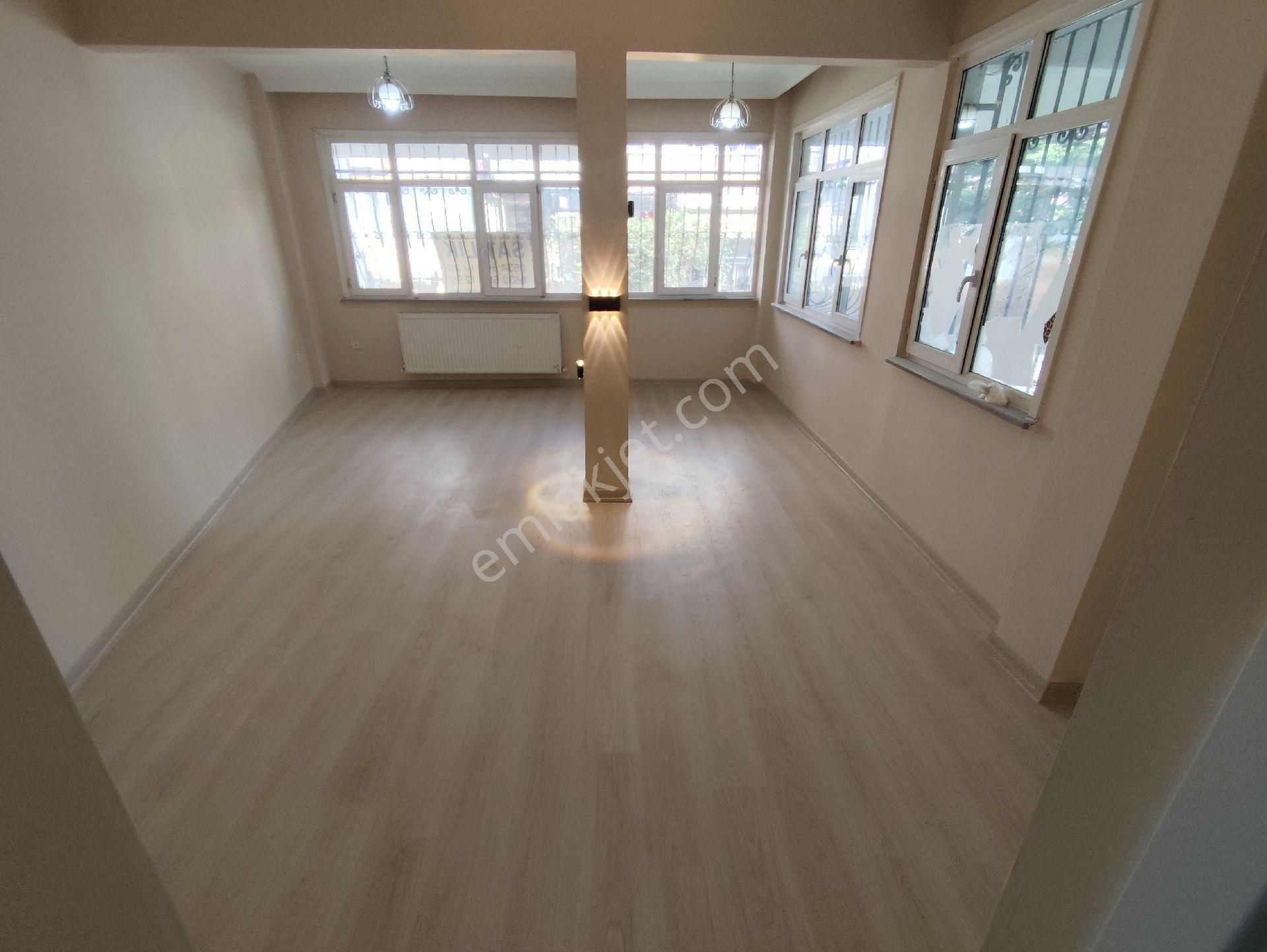 Kocamustafapaşa Şehit Turan Topal Sok Satılık 2+1 Çift Cephe - Görsel 3