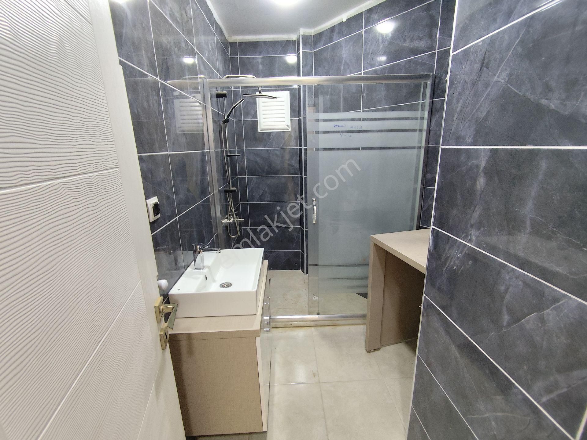 Kocamustafapaşa Şehit Turan Topal Sok Satılık 2+1 Çift Cephe - Görsel 21