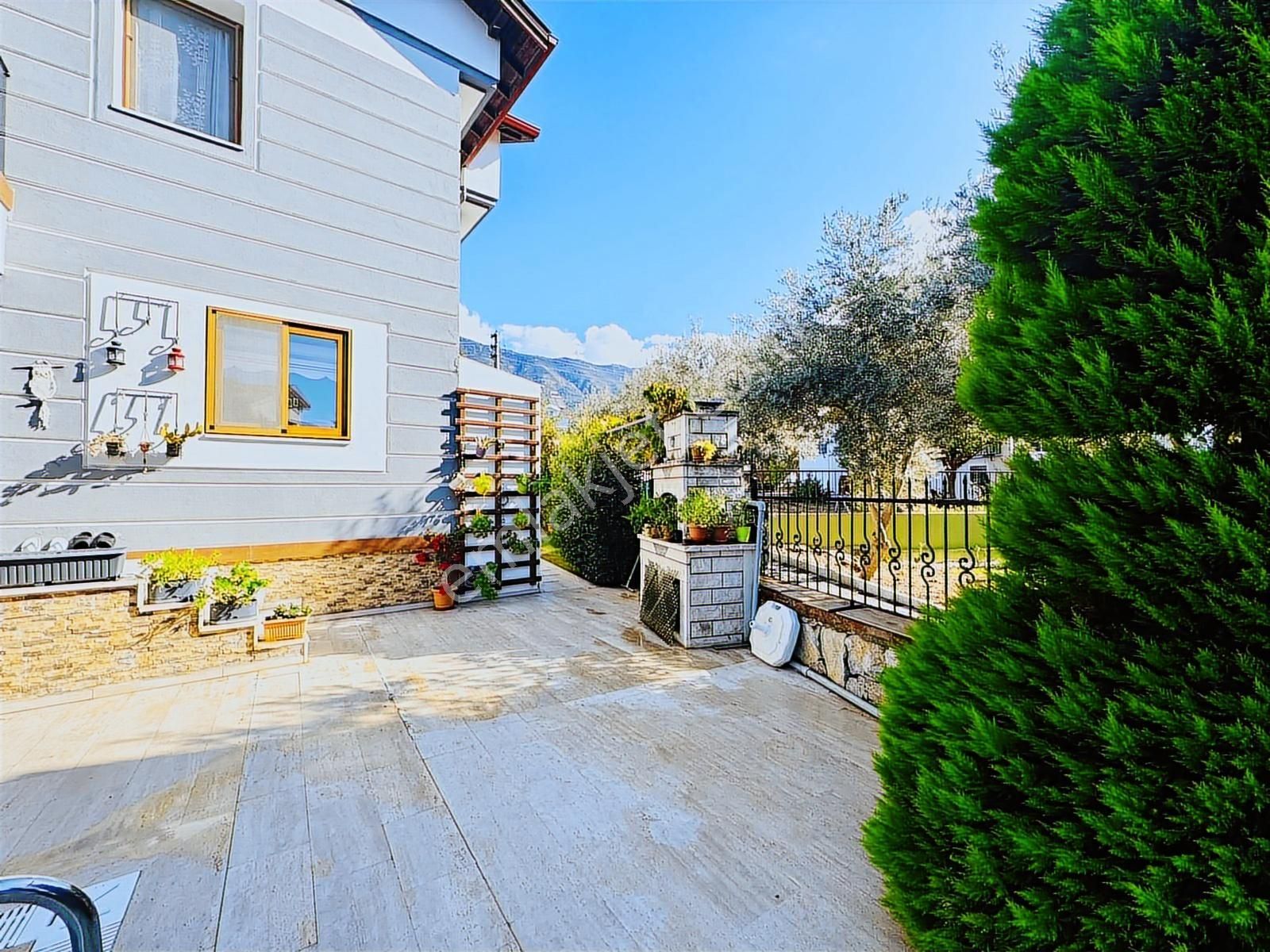 Stoptan Hisarönü'nde 543m² Arsa İçerisinde 4+1 Eşyalı Müstakil - Görsel 14