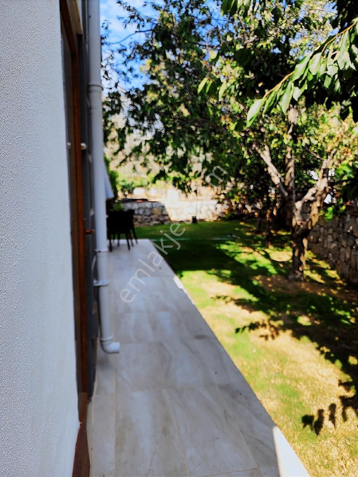 Stoptan Hisarönü'nde 543m² Arsa İçerisinde 4+1 Eşyalı Müstakil - Görsel 22