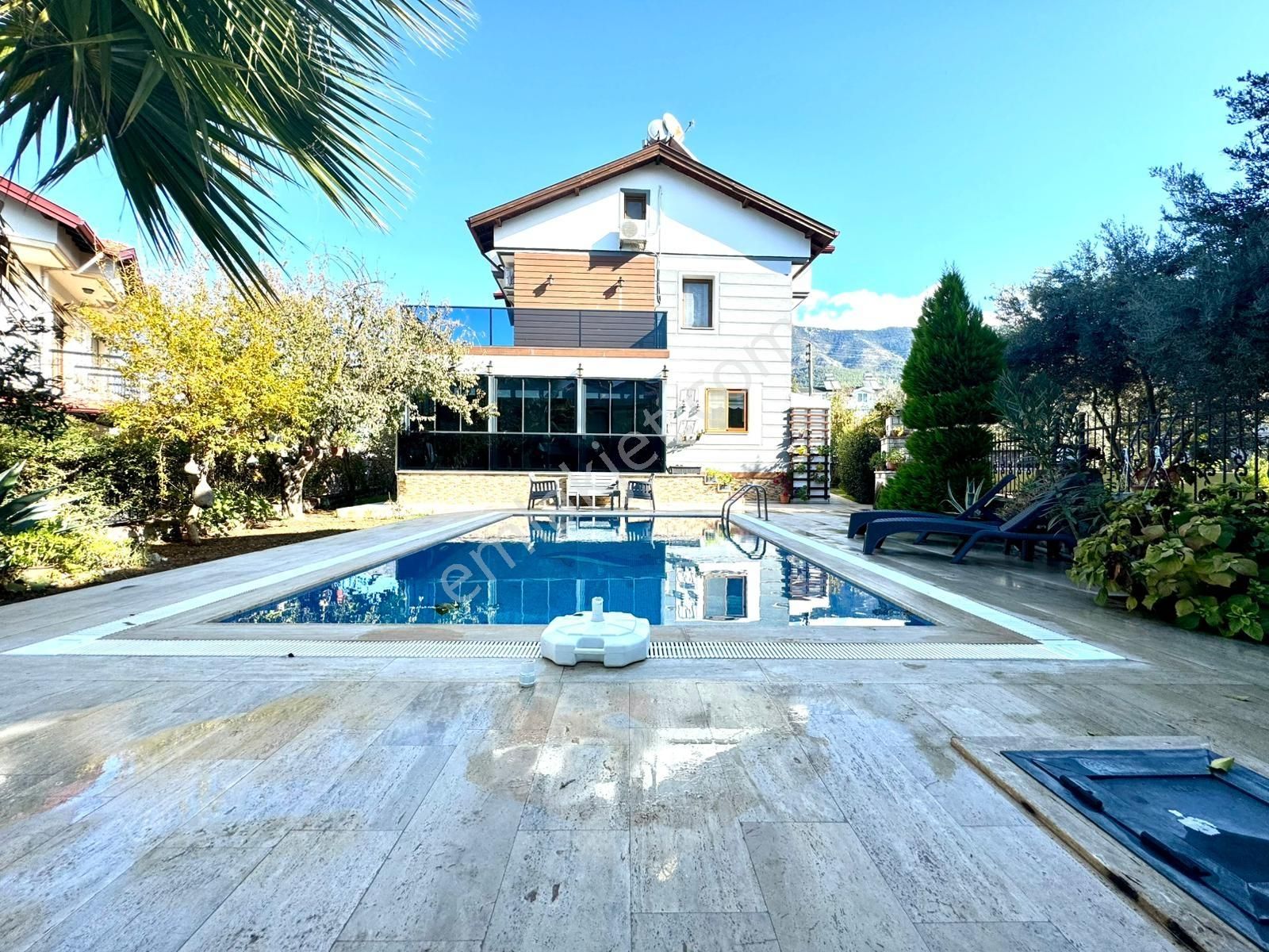 Stoptan Hisarönü'nde 543m² Arsa İçerisinde 4+1 Eşyalı Müstakil - Görsel 4