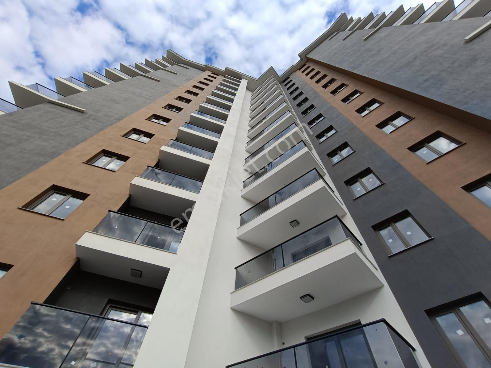 Hhavuzlu Güvenlikli Site İçi Satılık 2+1 Kapalı Mutfak Ebeveyn Banyolu Daire