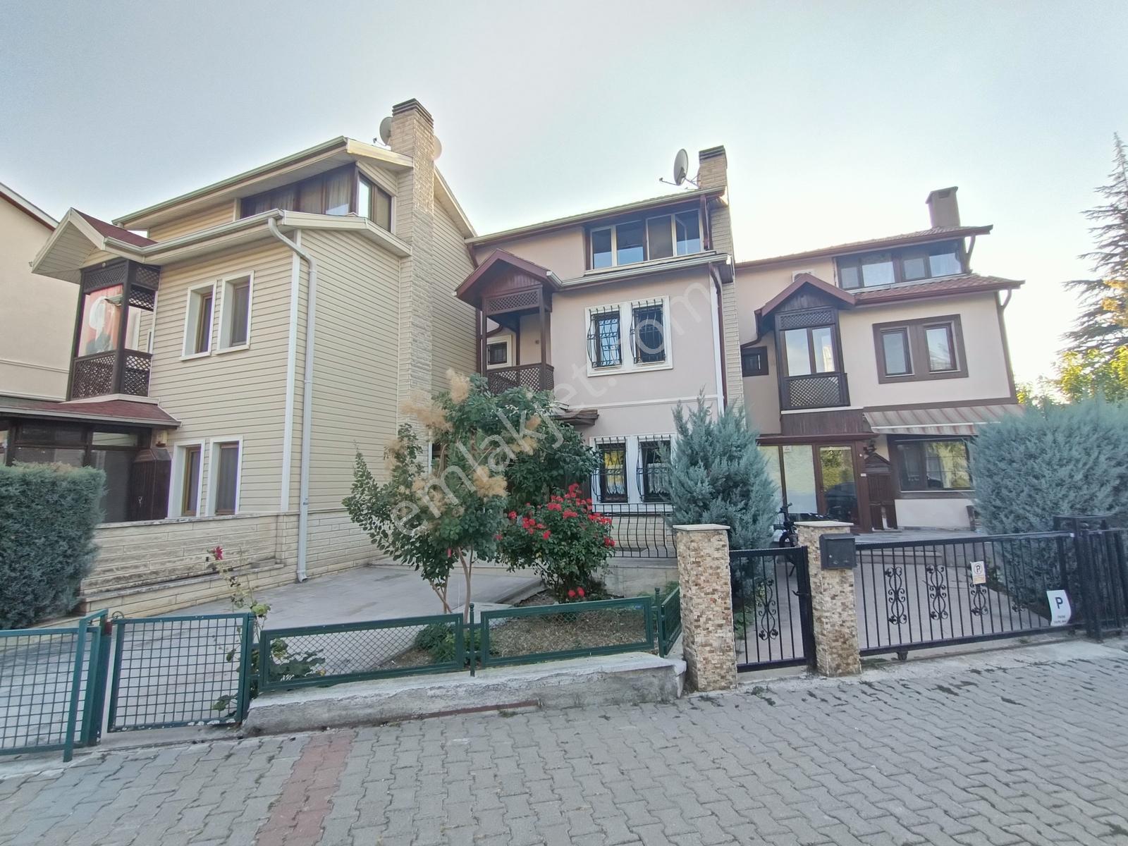 Emaks'tan/çayyolu/deste Sitesinde/iyi Konumda/5+1/villa - Görsel 2