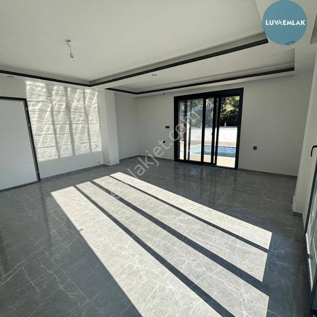 Didim Akbük'te Özel Havız Ve Bahçeli Tam Müstakil 3+1 Villa - Görsel 5